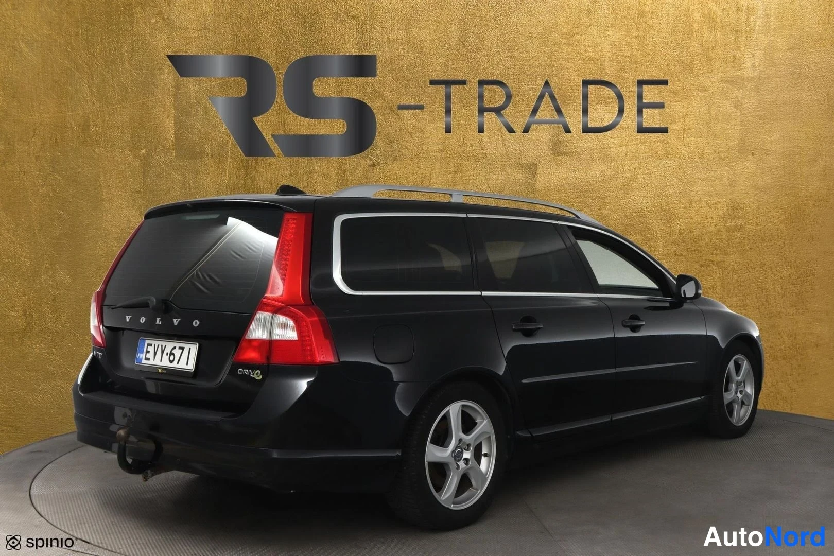 Musta Volvo V70 2012, takaviisto, kuva 10