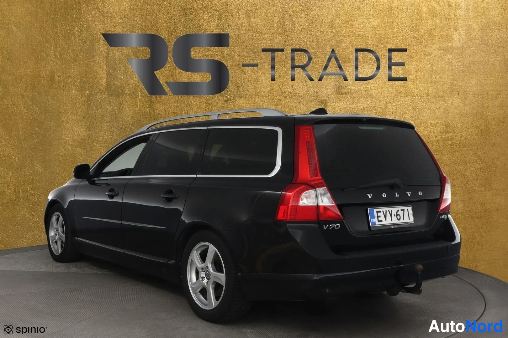 Musta Volvo V70 2012, takaviisto, kuva 11