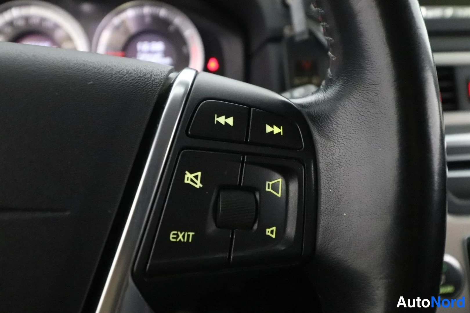 Musta Volvo V70 2012, yksityiskohta, kuva 43