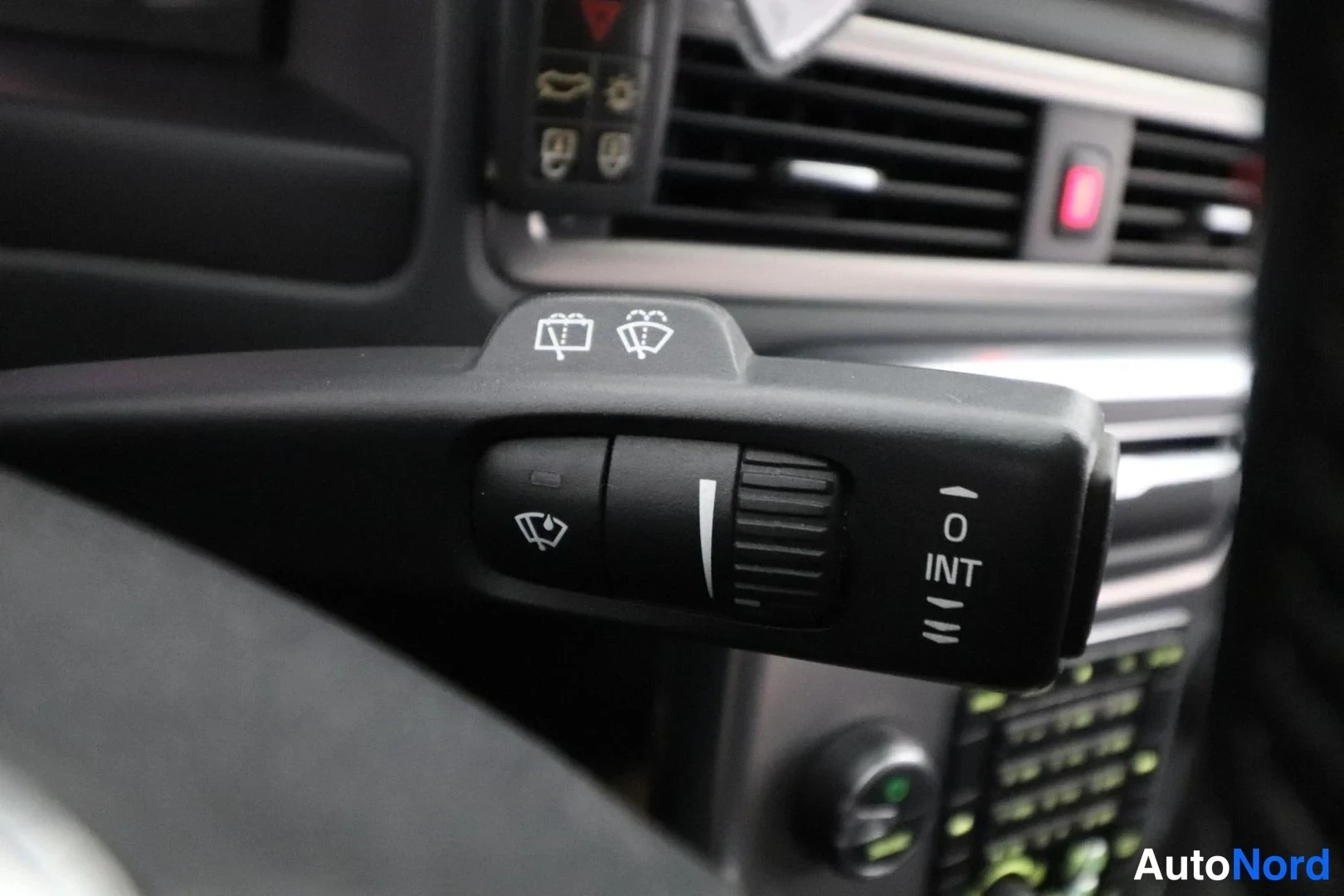 Musta Volvo V70 2012, yksityiskohta, kuva 45