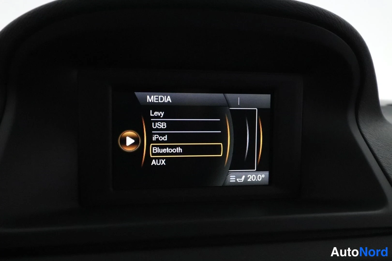 Musta Volvo V70 2012, yksityiskohta, kuva 47