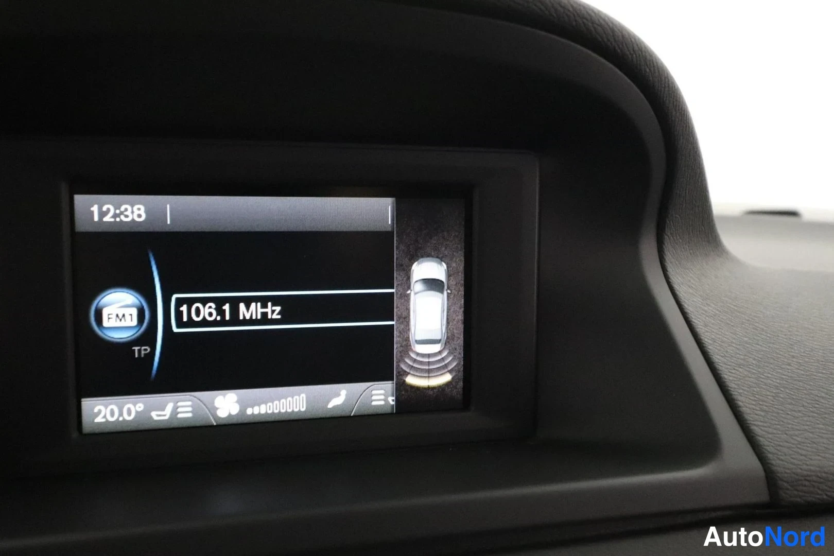 Musta Volvo V70 2012, yksityiskohta, kuva 48
