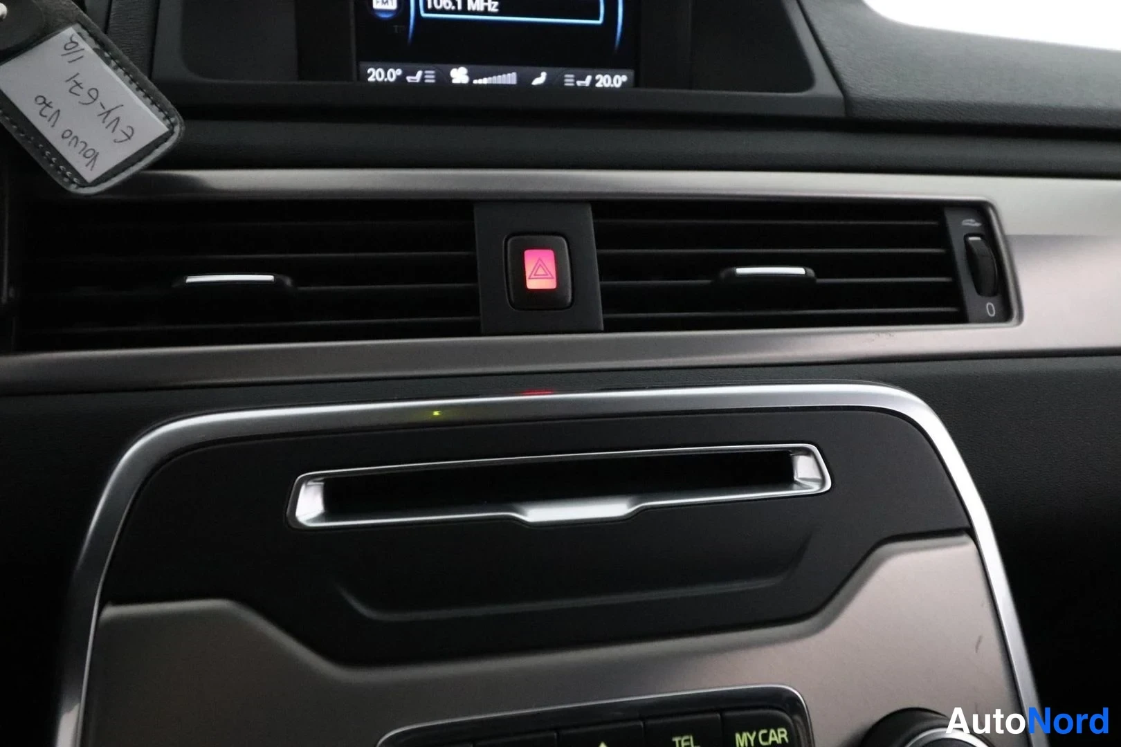Musta Volvo V70 2012, yksityiskohta, kuva 56
