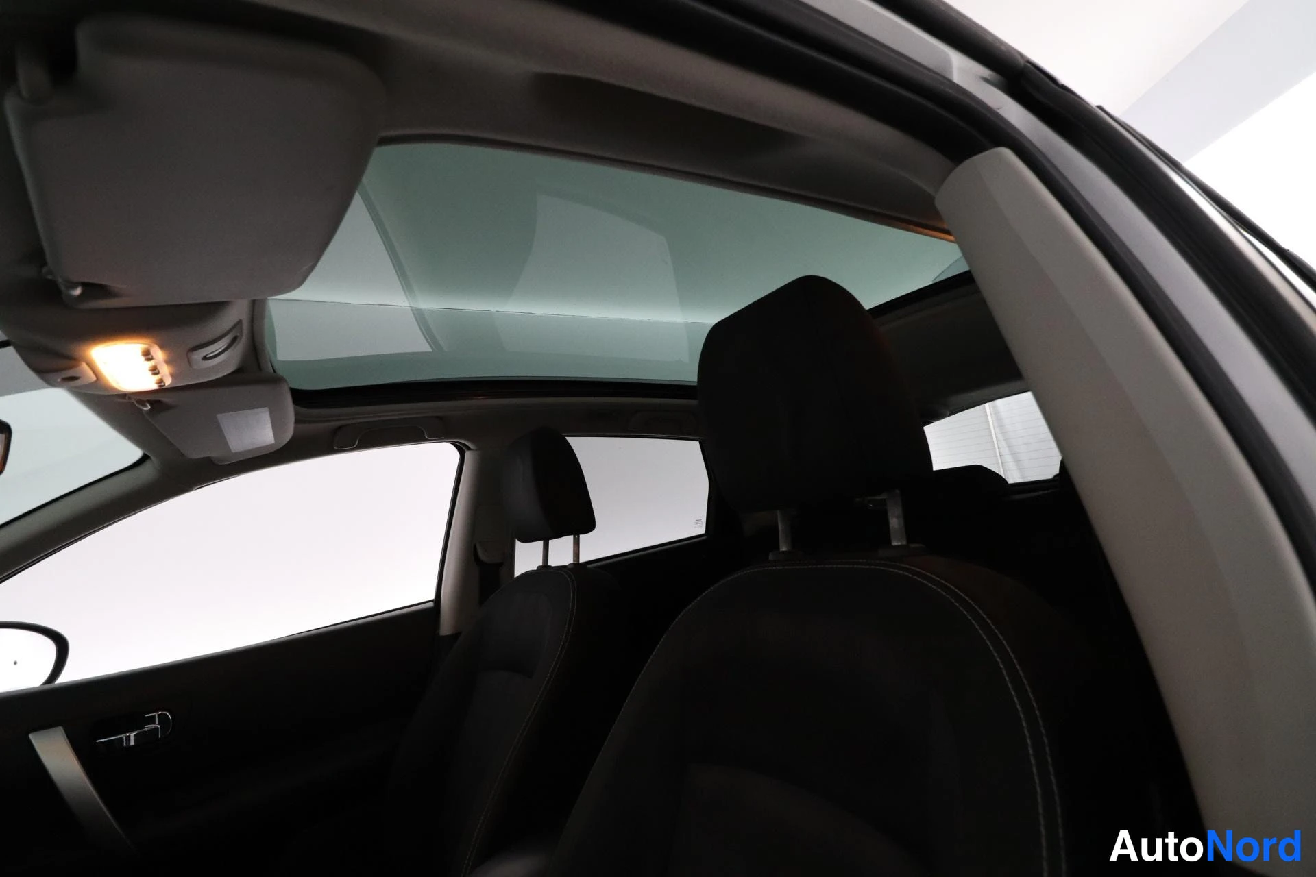 Hopea Nissan Qashqai 2011, ohjaamo, kuva 8