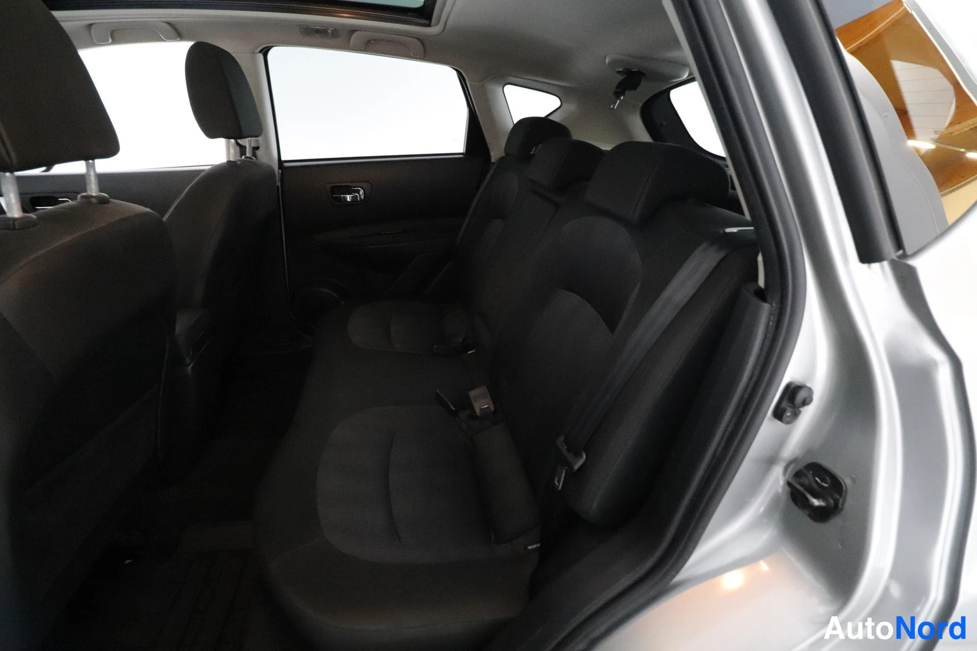 Hopea Nissan Qashqai 2011, takaistuimet, kuva 13
