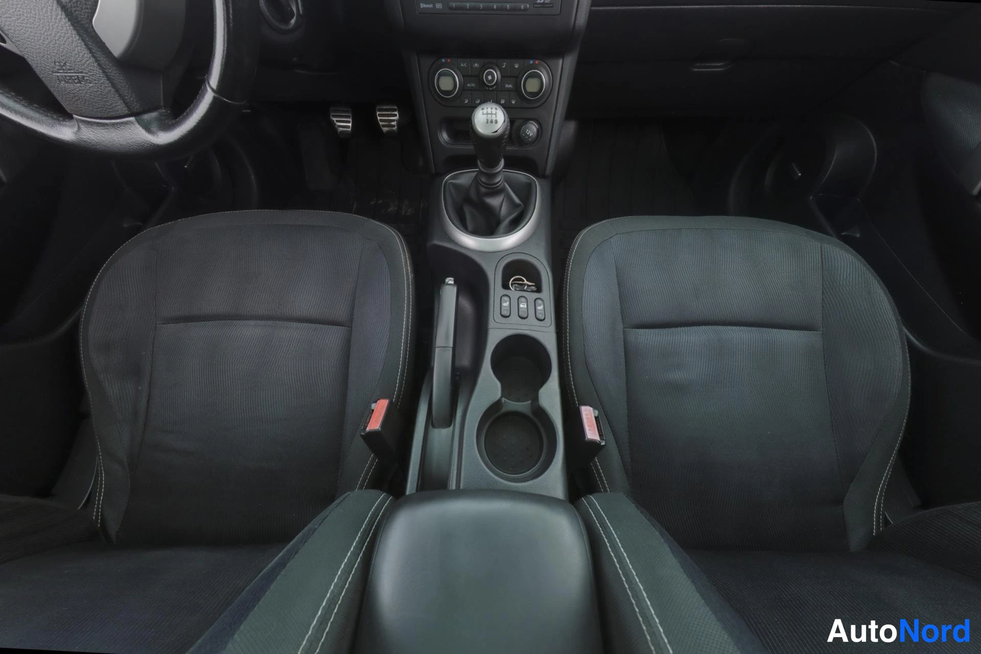 Hopea Nissan Qashqai 2011, etuistuimet, kuva 12