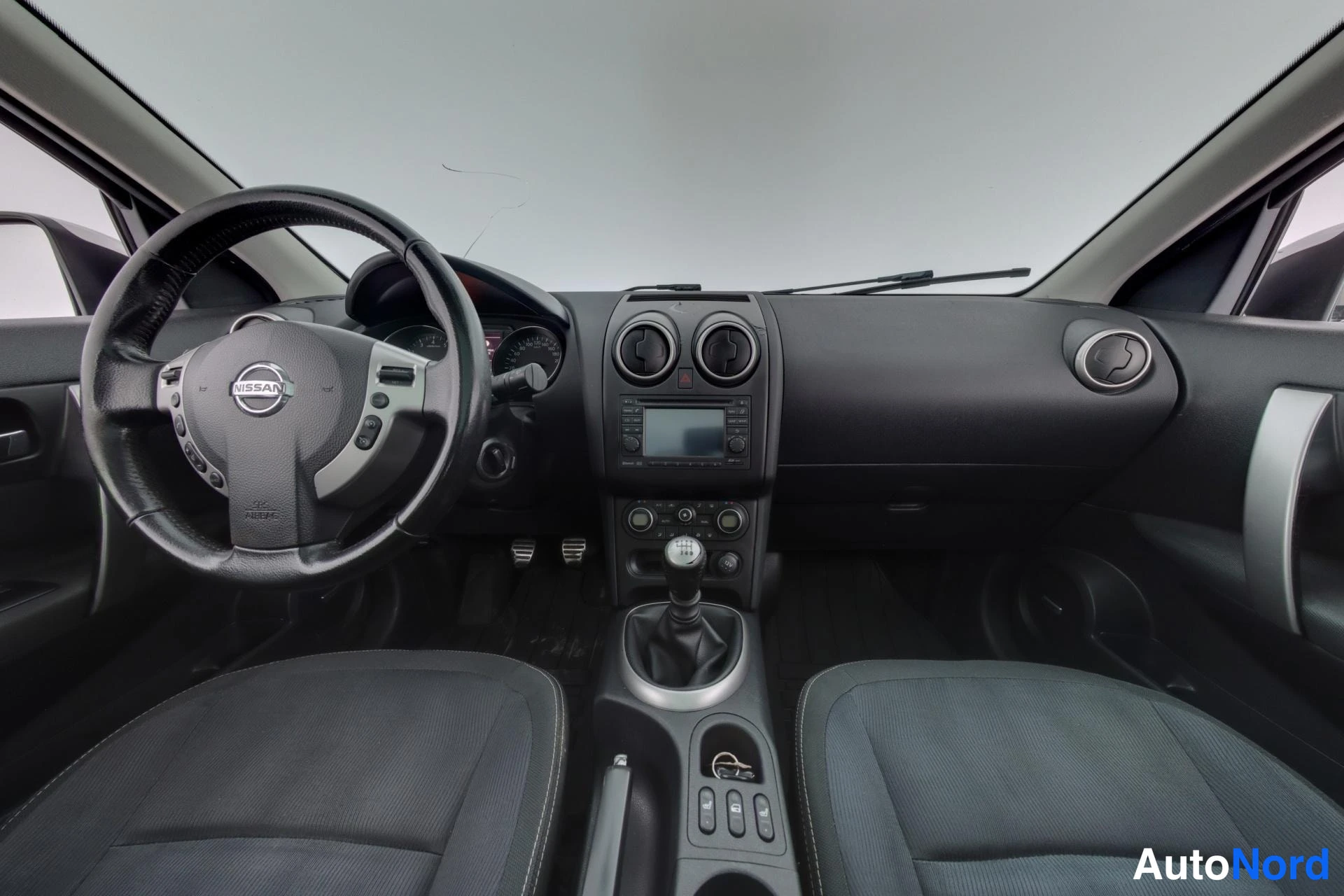 Hopea Nissan Qashqai 2011, ohjaamo, kuva 9