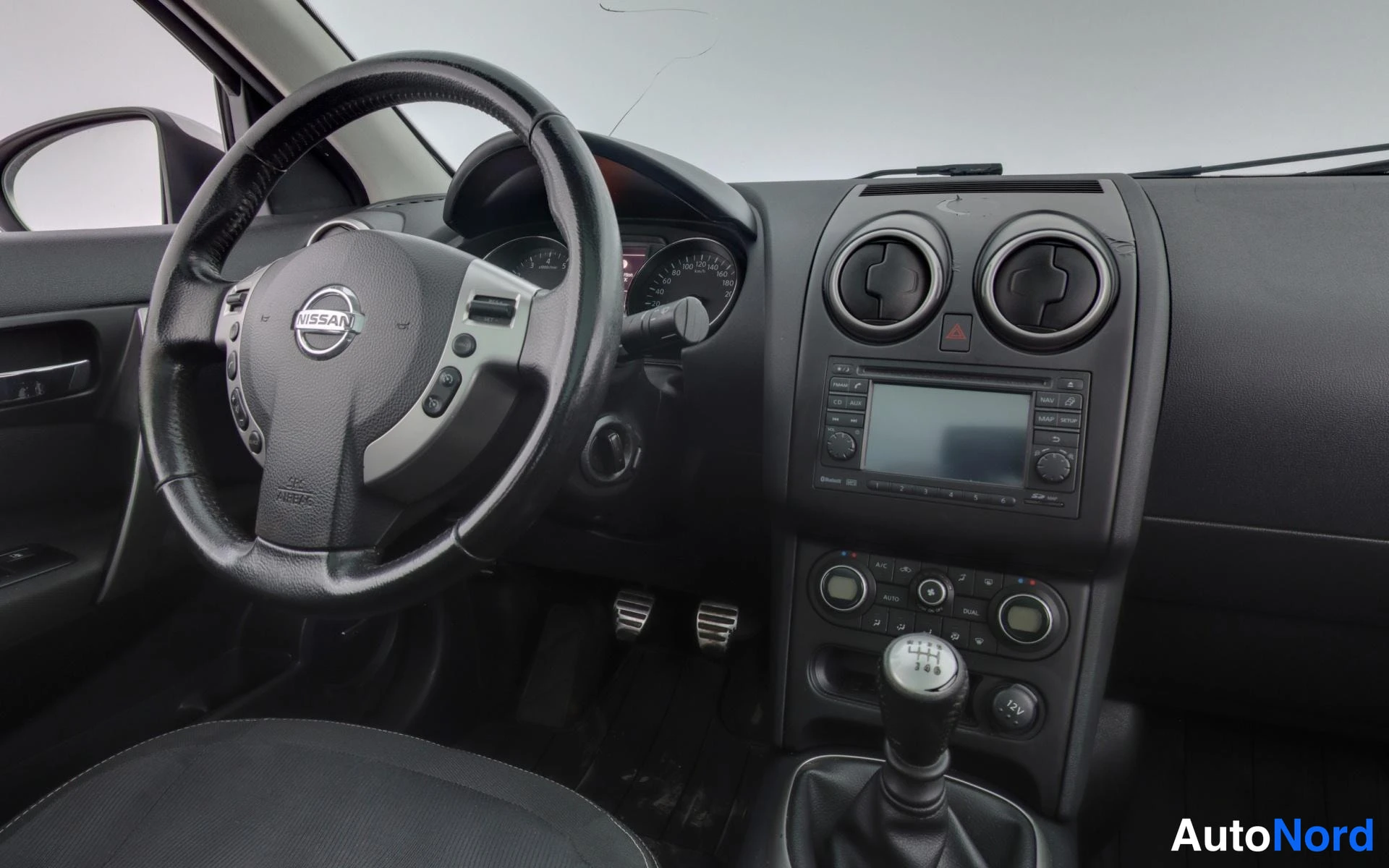 Hopea Nissan Qashqai 2011, ohjaamo, kuva 10