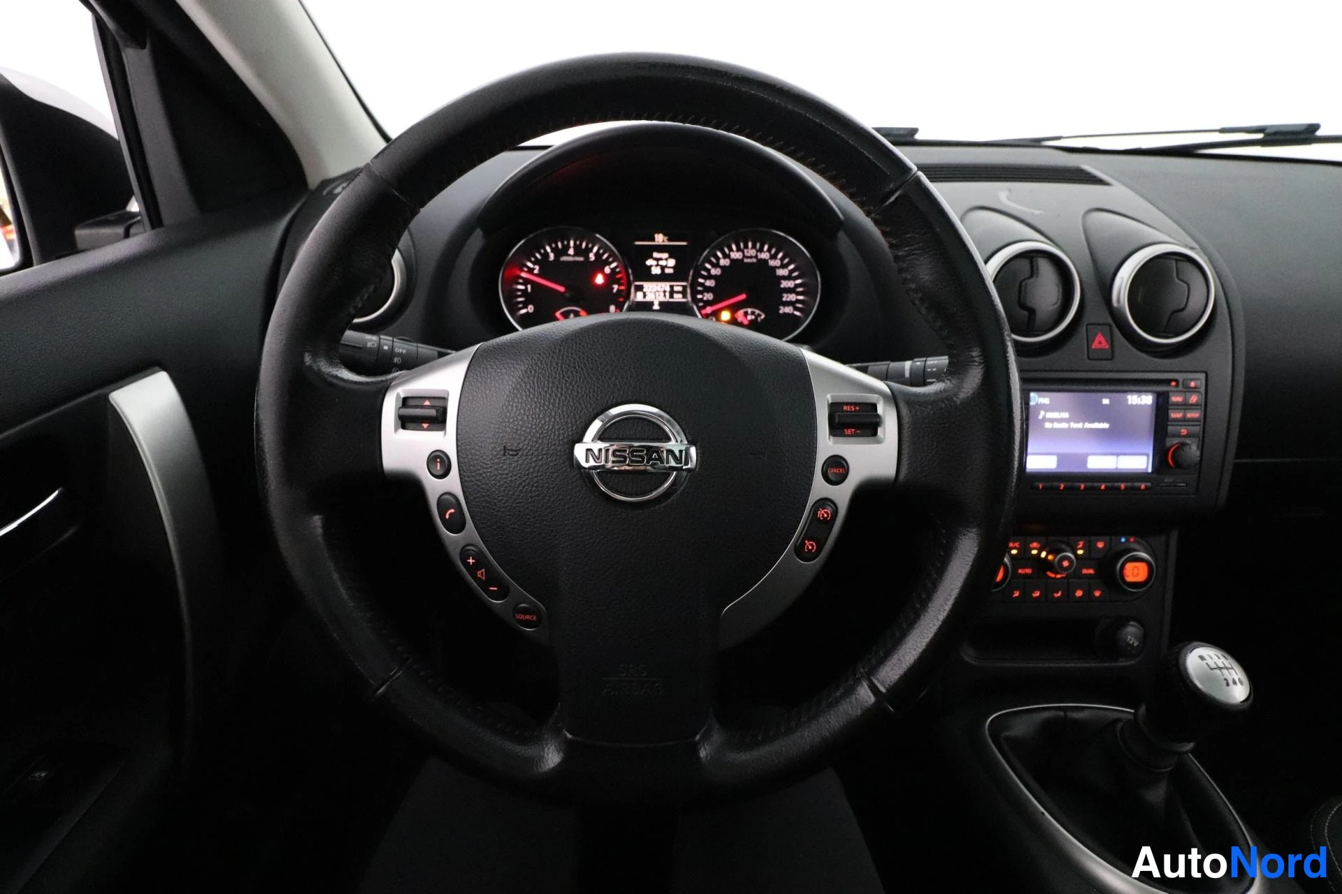 Hopea Nissan Qashqai 2011, ohjaamo, kuva 11