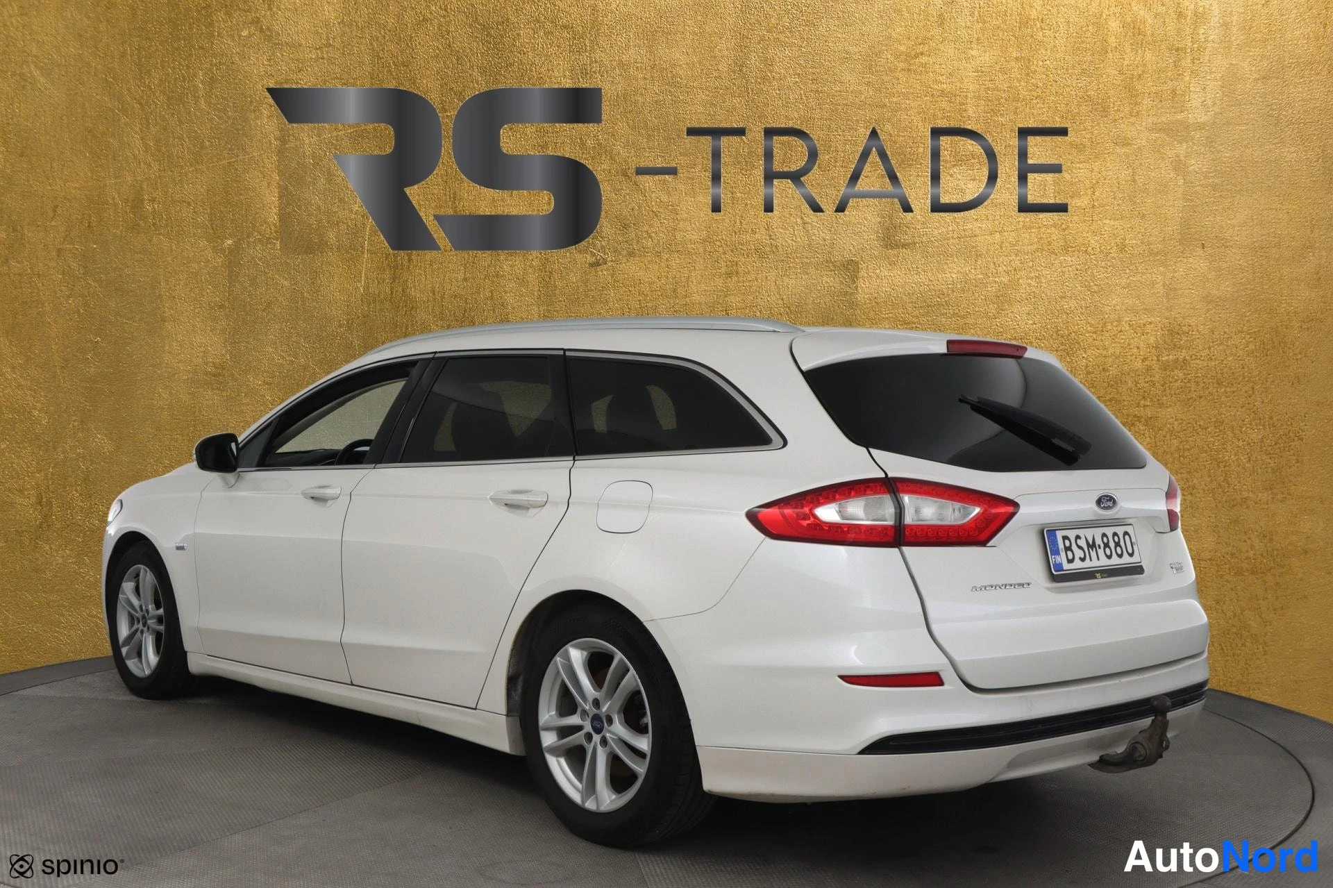Valkoinen Ford Mondeo 2015, takaviisto, kuva 5
