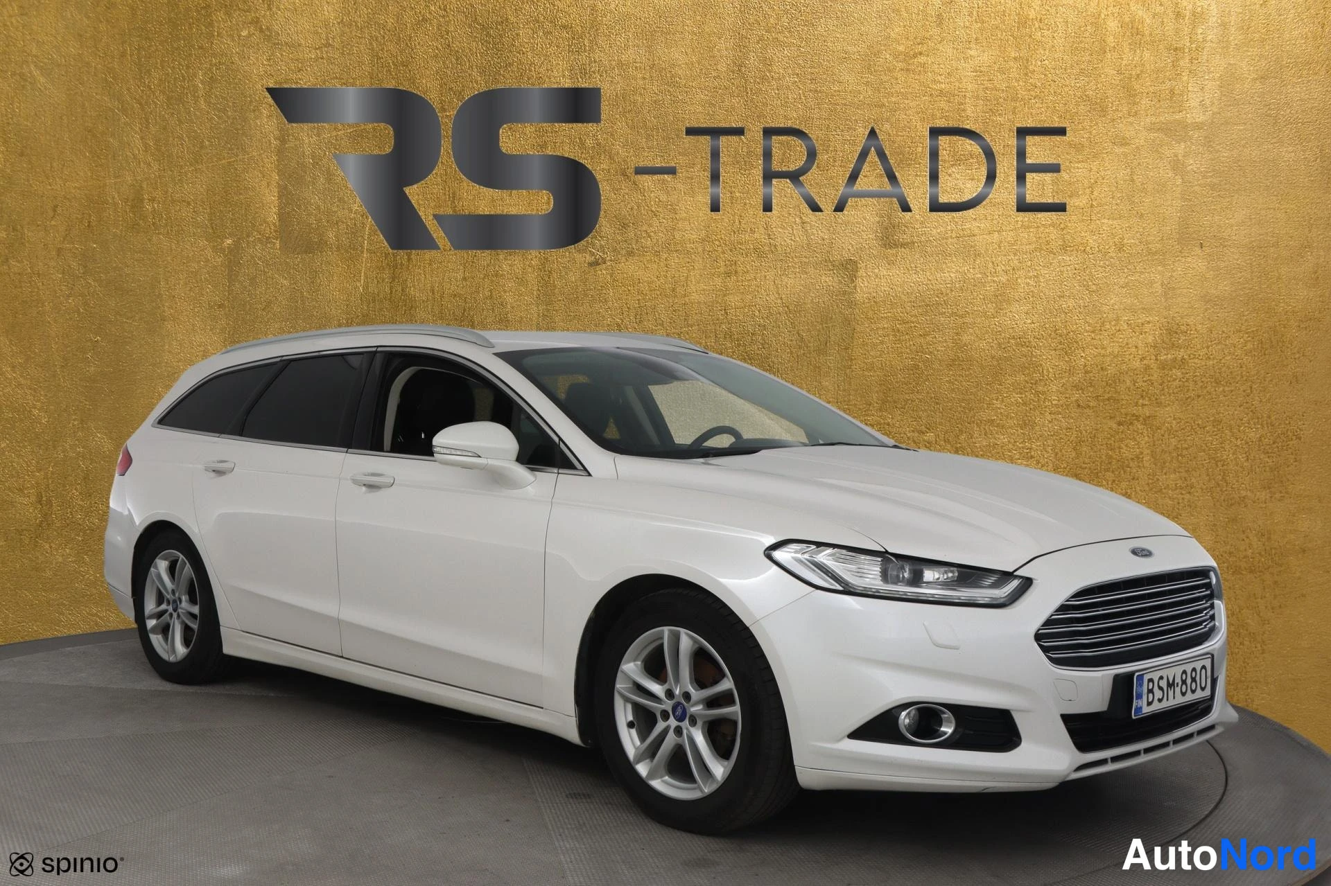 Valkoinen Ford Mondeo 2015, etuviisto, keula oikealle, kuva 2