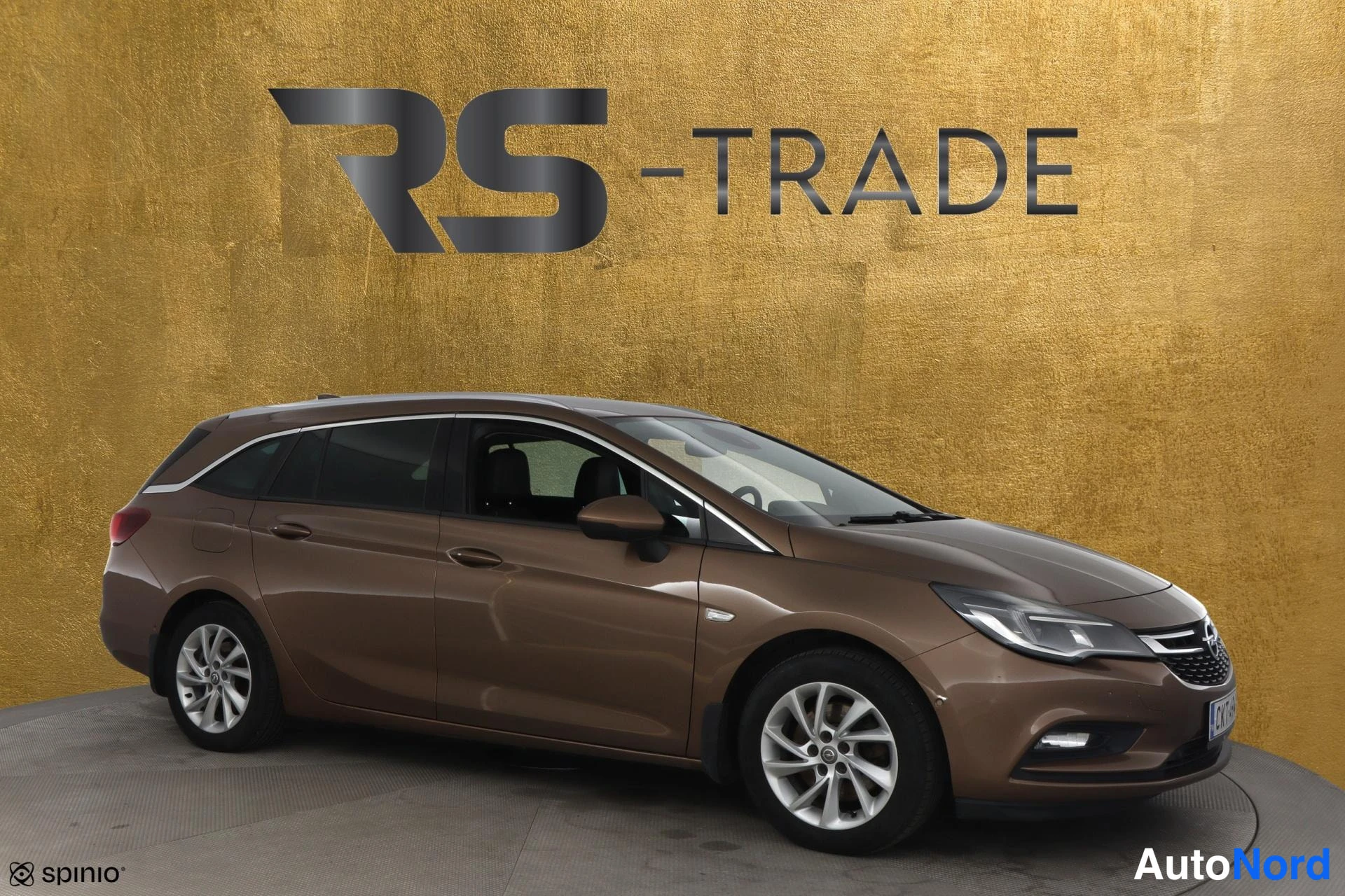 Ruskea Opel Astra 2017, etuviisto, keula oikealle, kuva 3