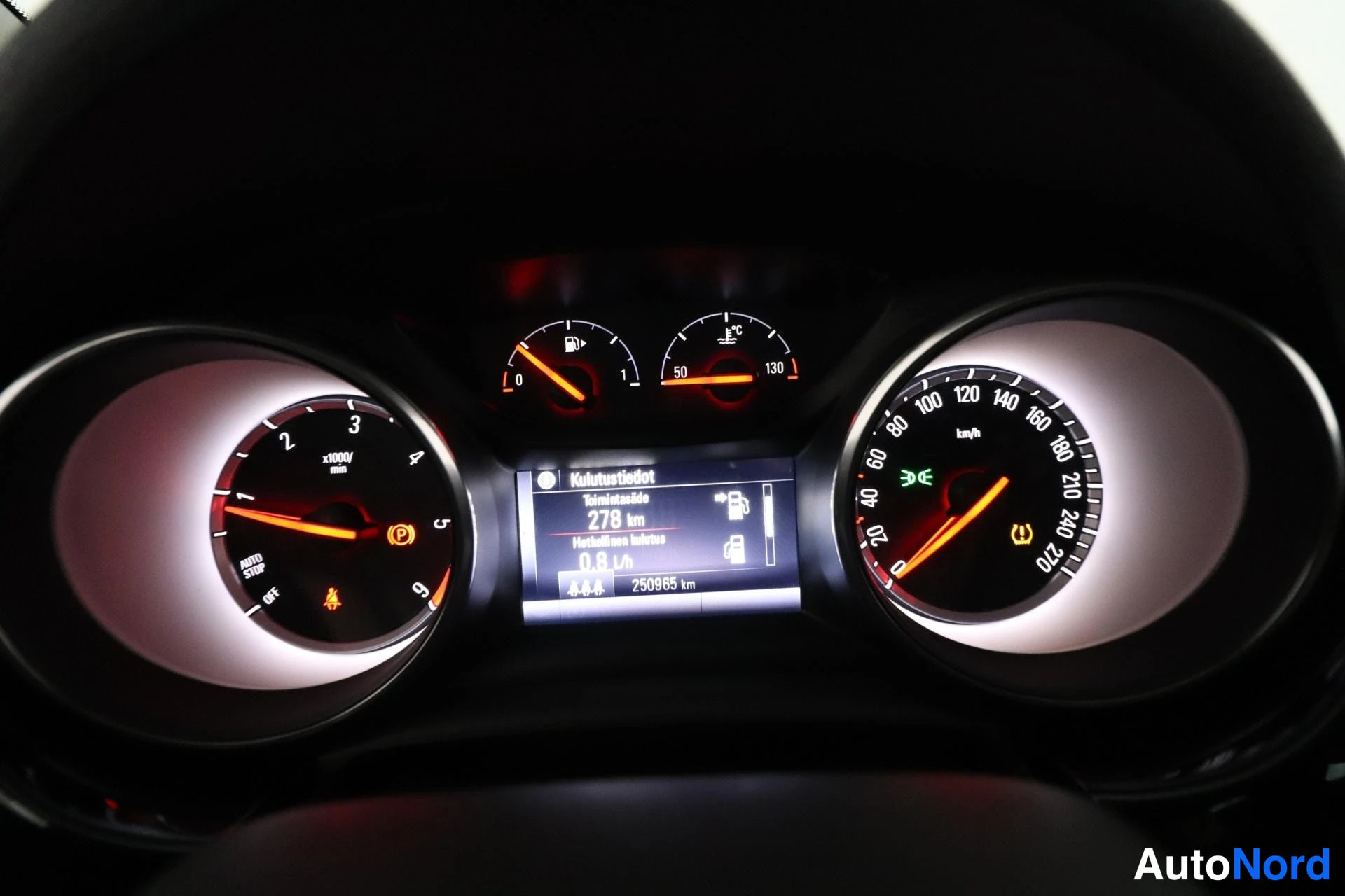 Ruskea Opel Astra 2017, yksityiskohta, kuva 15