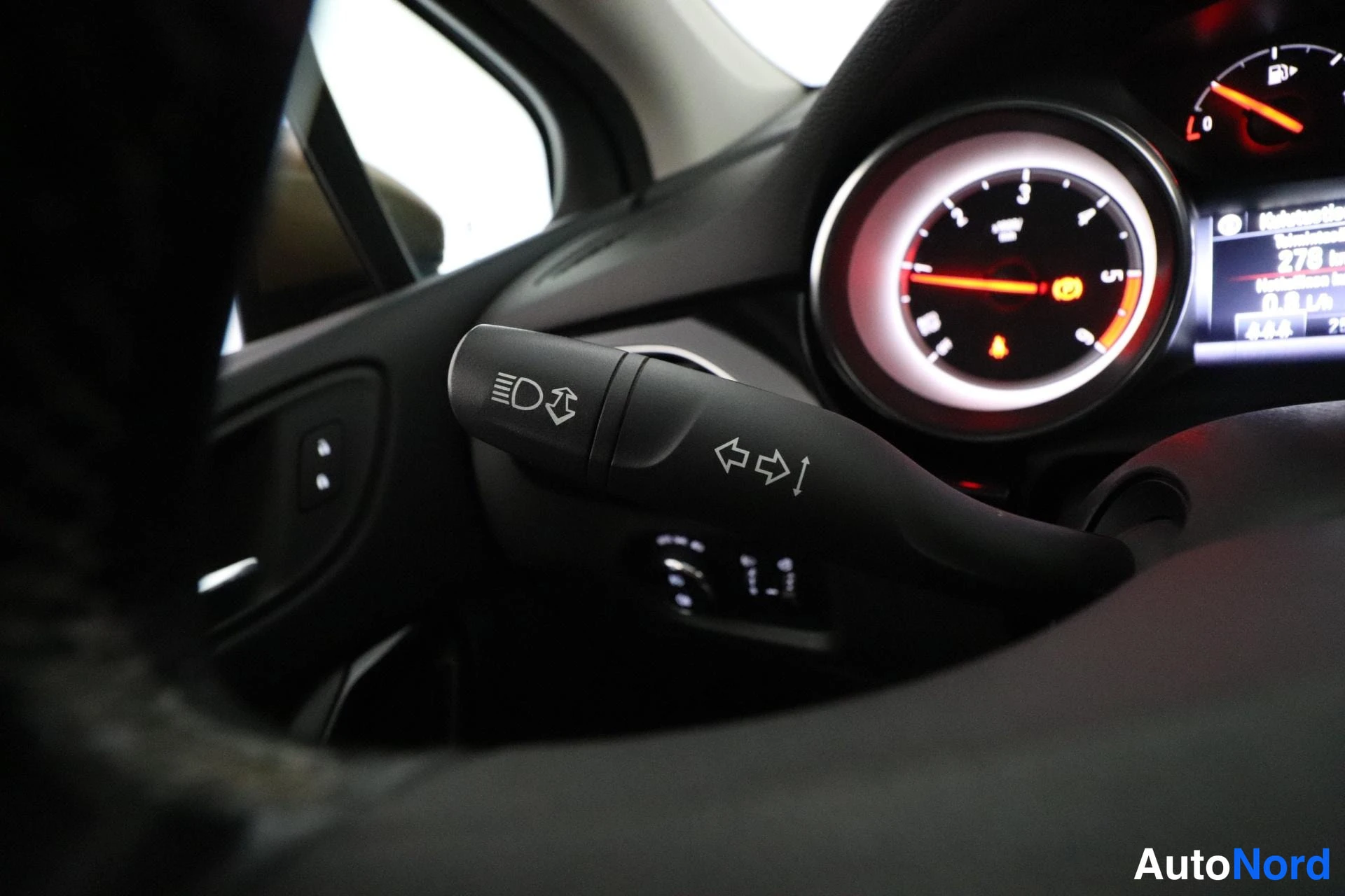 Ruskea Opel Astra 2017, yksityiskohta, kuva 16