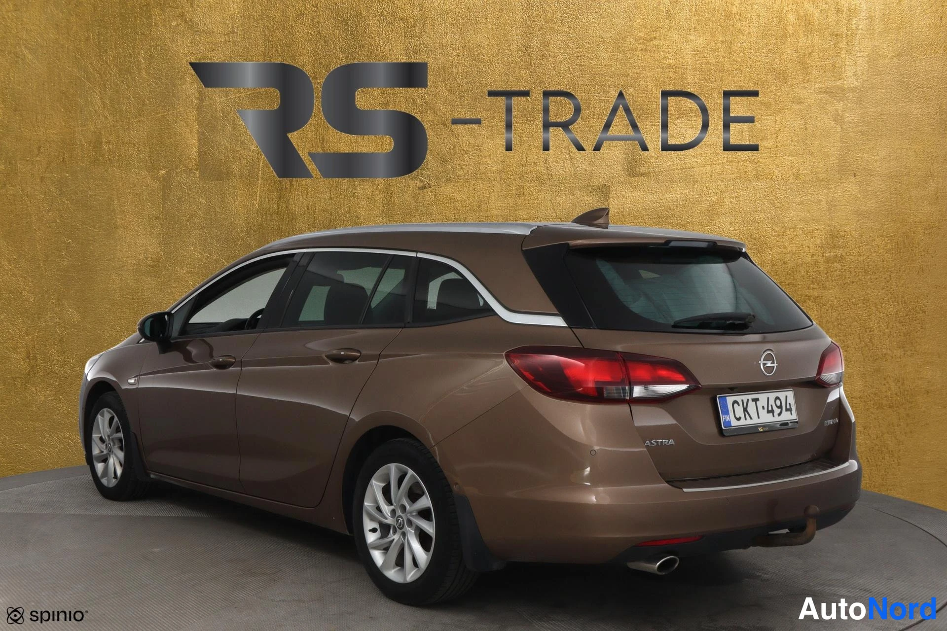 Ruskea Opel Astra 2017, takaviisto, kuva 5