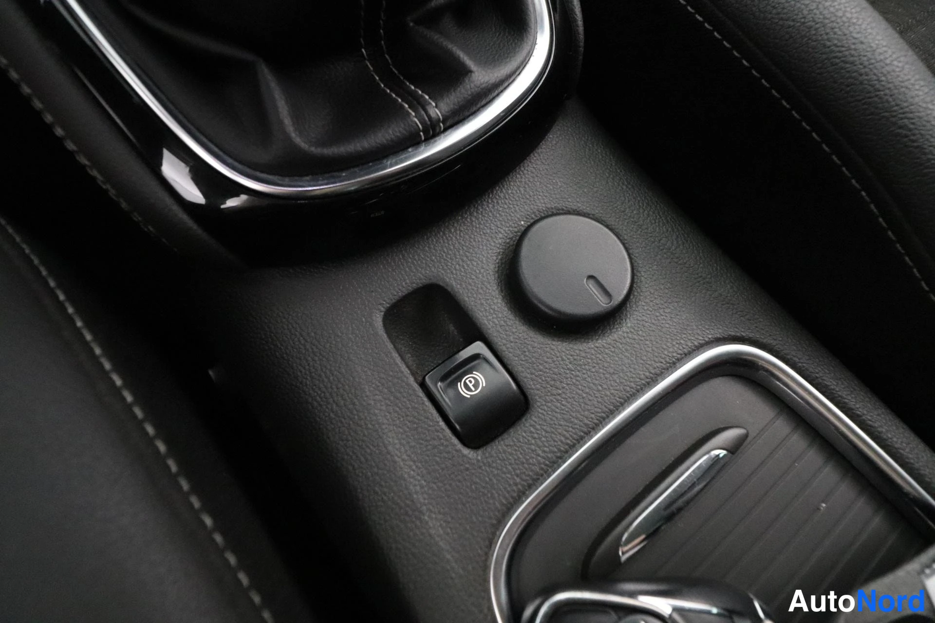 Ruskea Opel Astra 2017, yksityiskohta, kuva 25