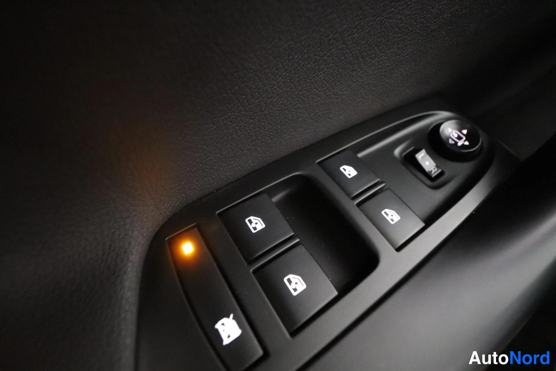 Ruskea Opel Astra 2017, yksityiskohta, kuva 27