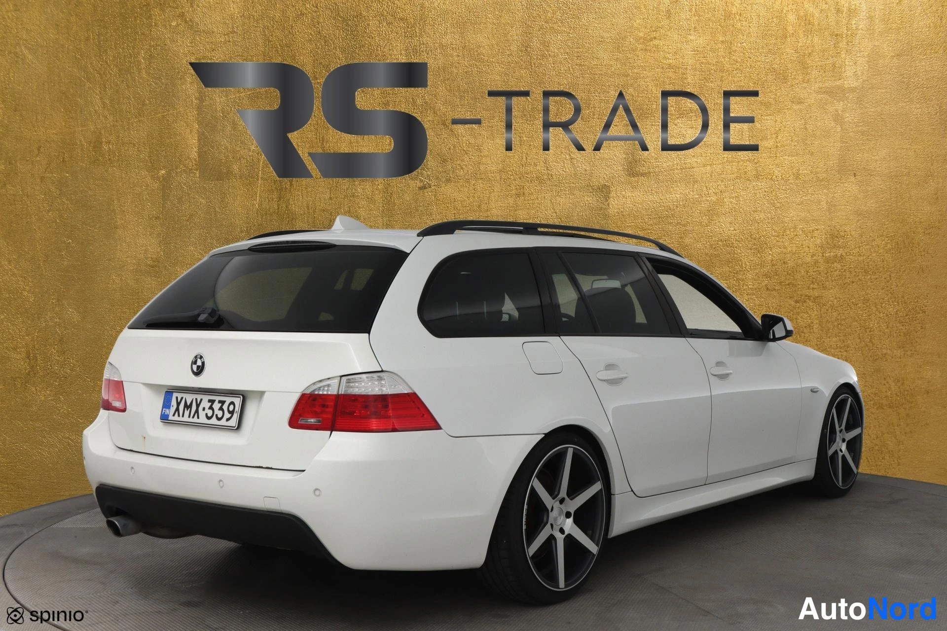 Valkoinen BMW 520d 2010, takaviisto, kuva 4