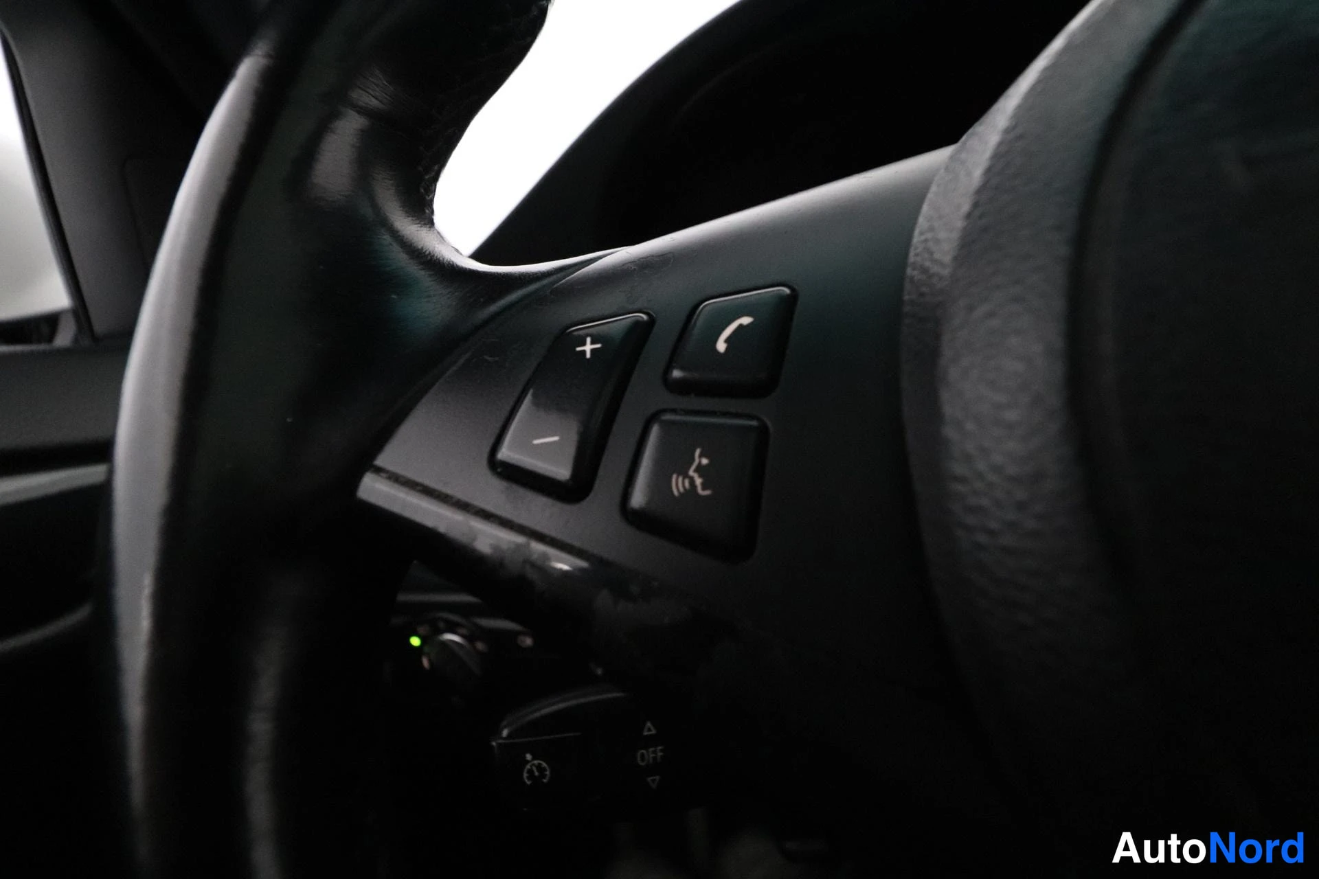 Valkoinen BMW 520d 2010, yksityiskohta, kuva 30