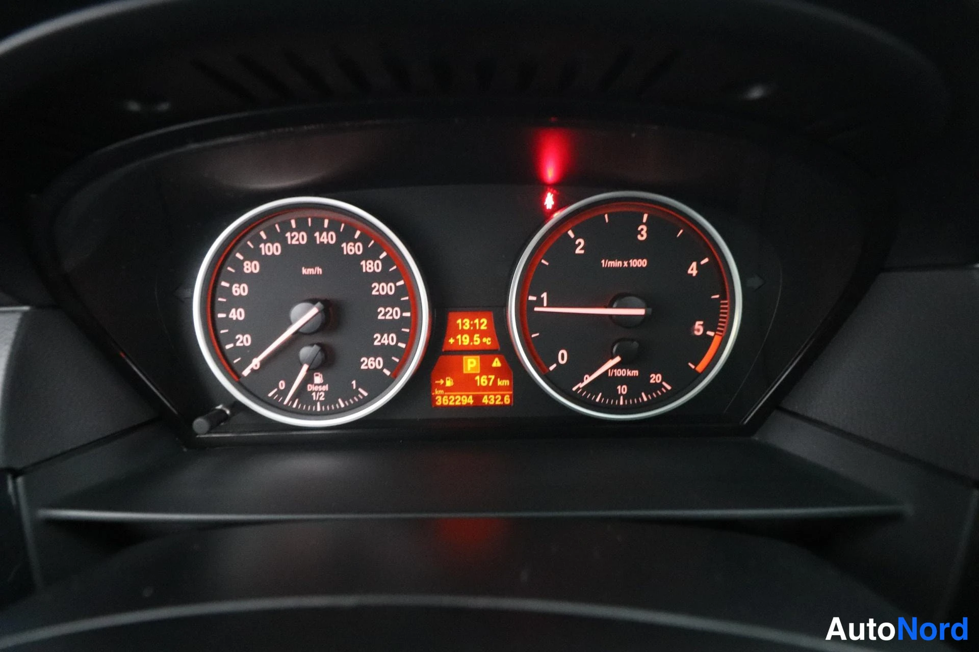 Valkoinen BMW 520d 2010, yksityiskohta, kuva 18