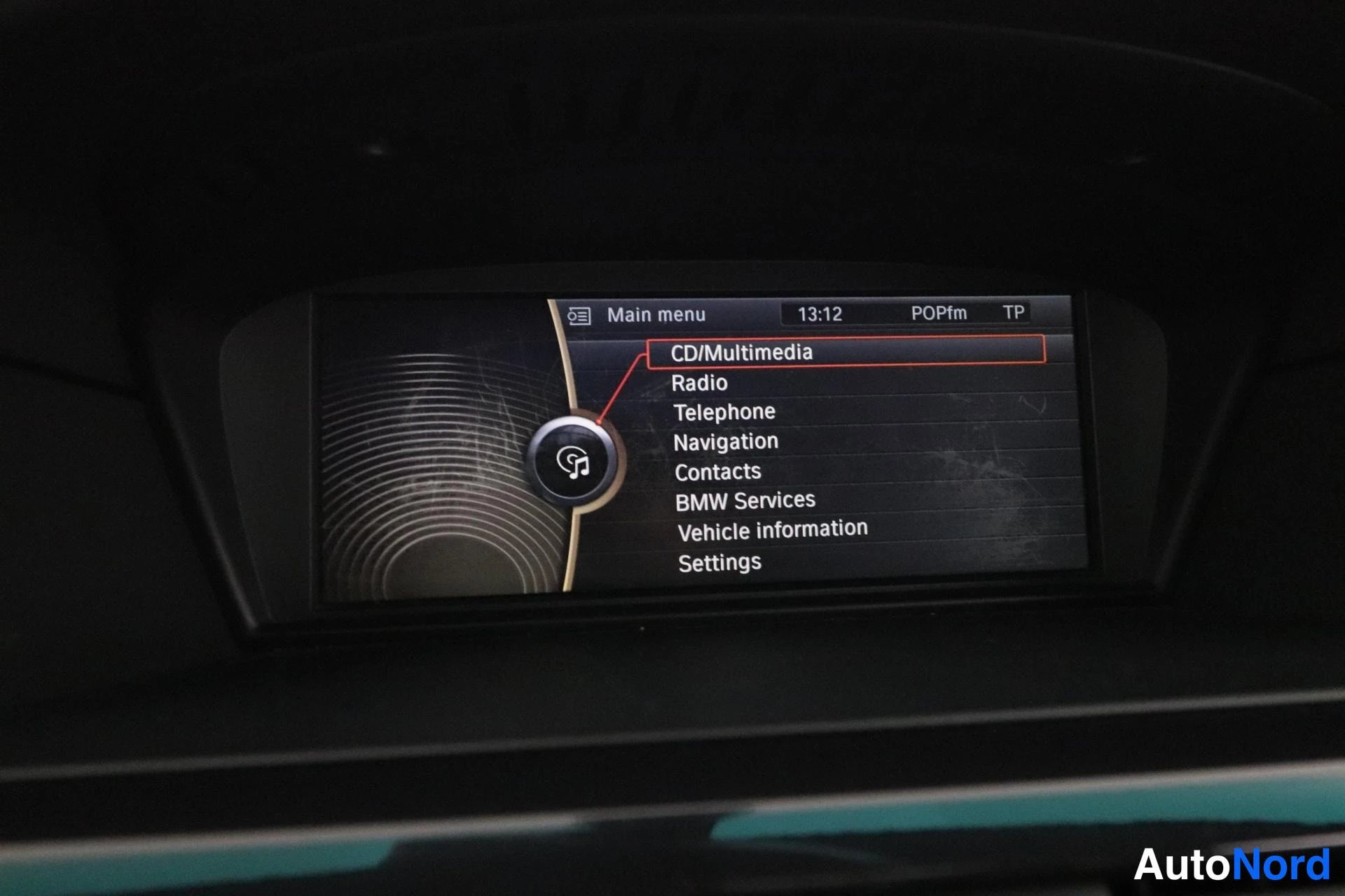Valkoinen BMW 520d 2010, yksityiskohta, kuva 22