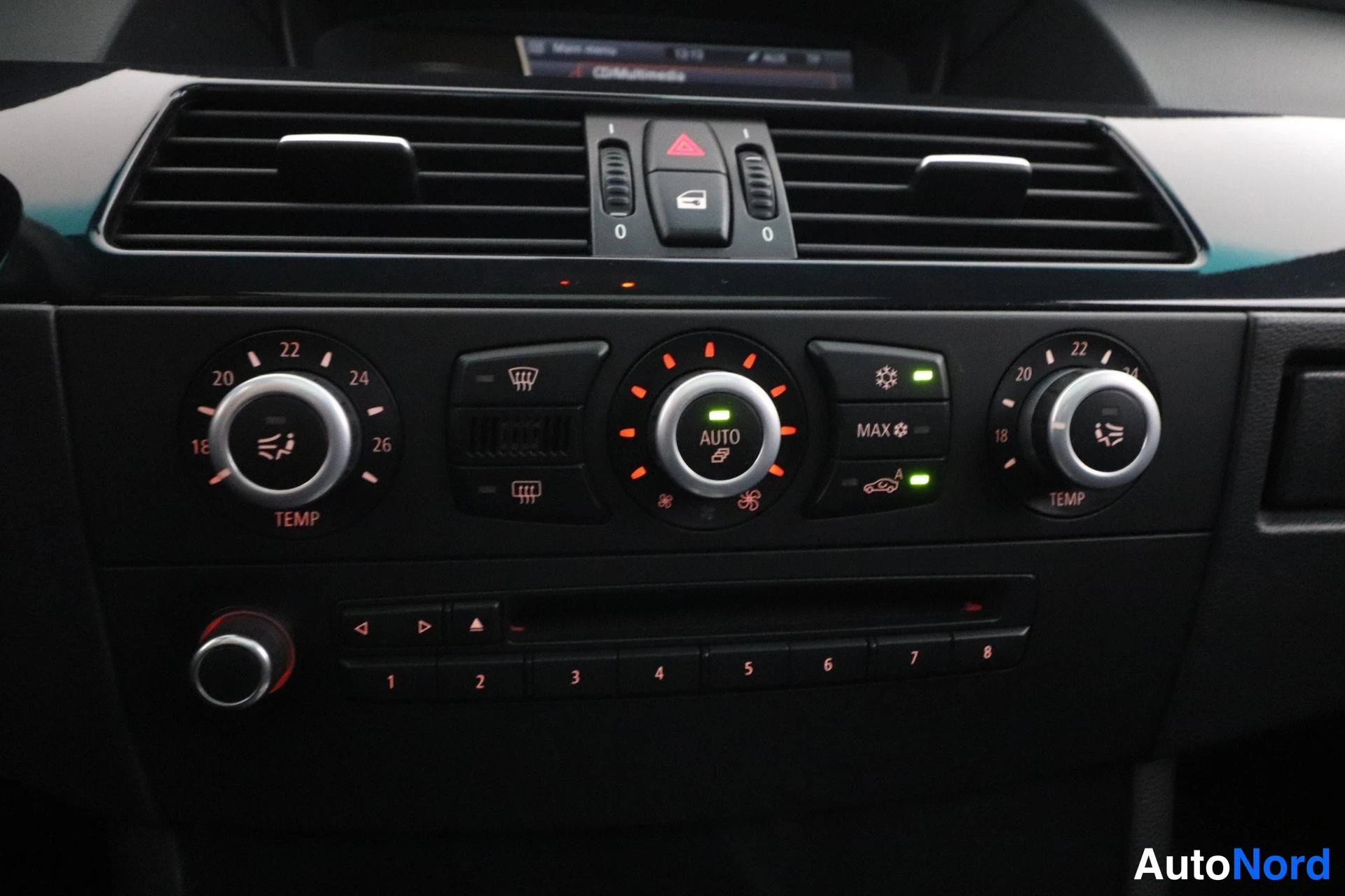 Valkoinen BMW 520d 2010, yksityiskohta, kuva 25