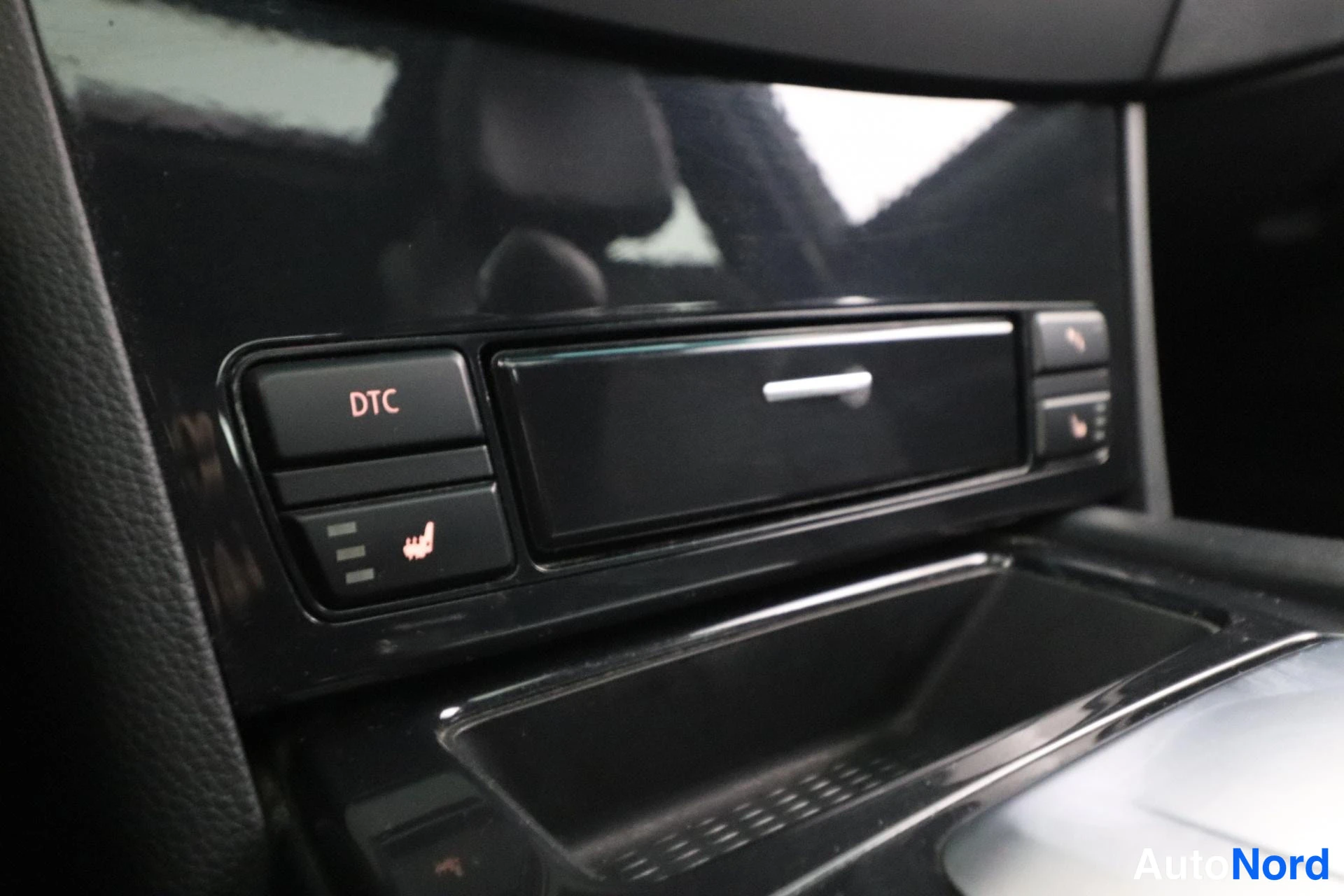 Valkoinen BMW 520d 2010, yksityiskohta, kuva 27