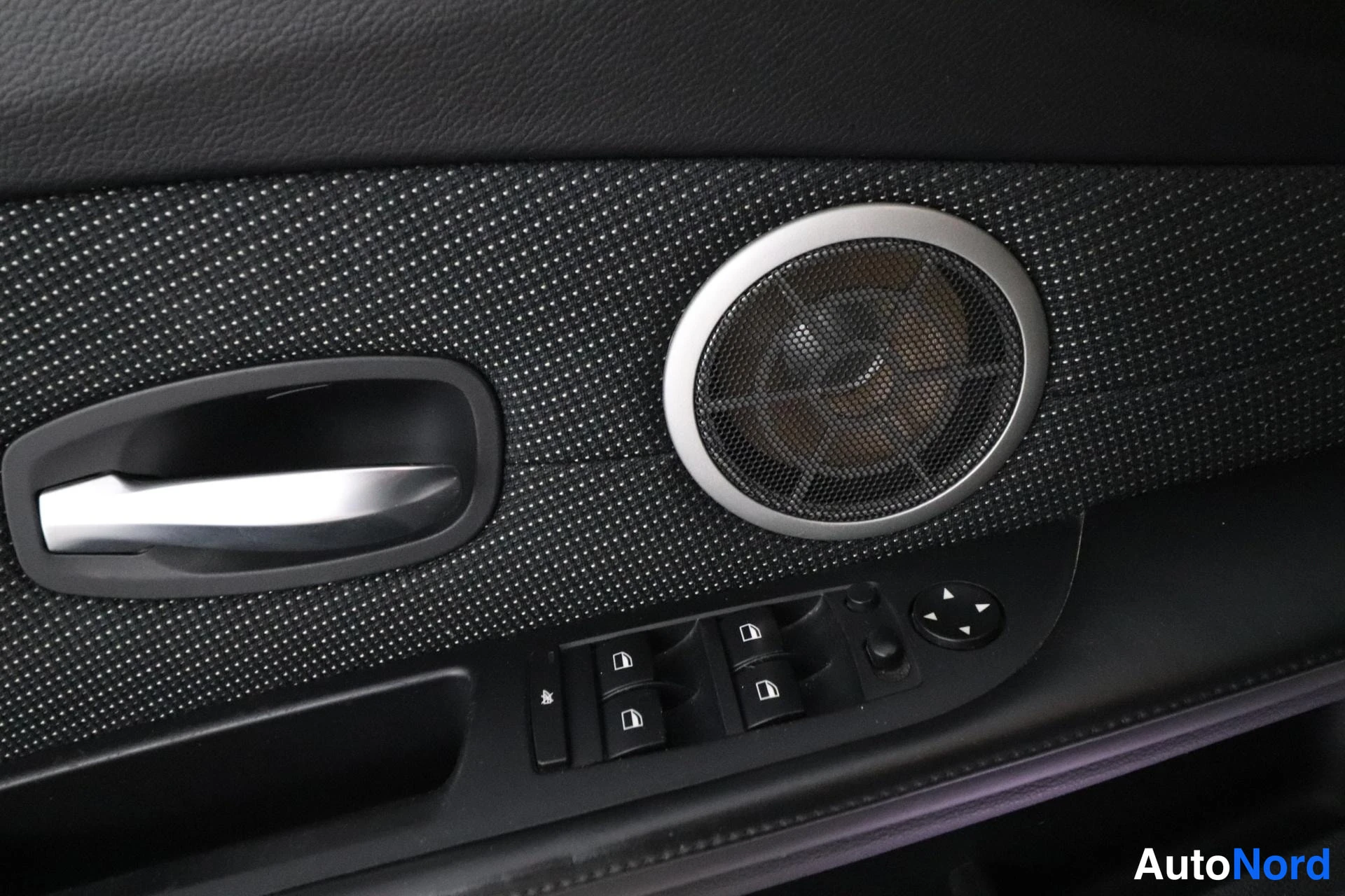 Valkoinen BMW 520d 2010, yksityiskohta, kuva 29
