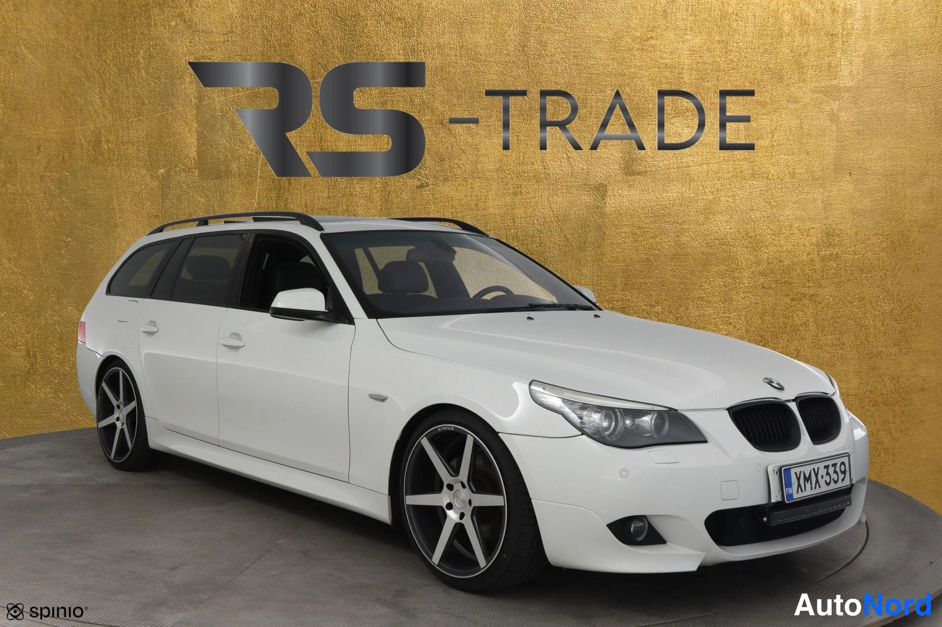 Valkoinen BMW 520d 2010, etuviisto, keula oikealle, kuva 2