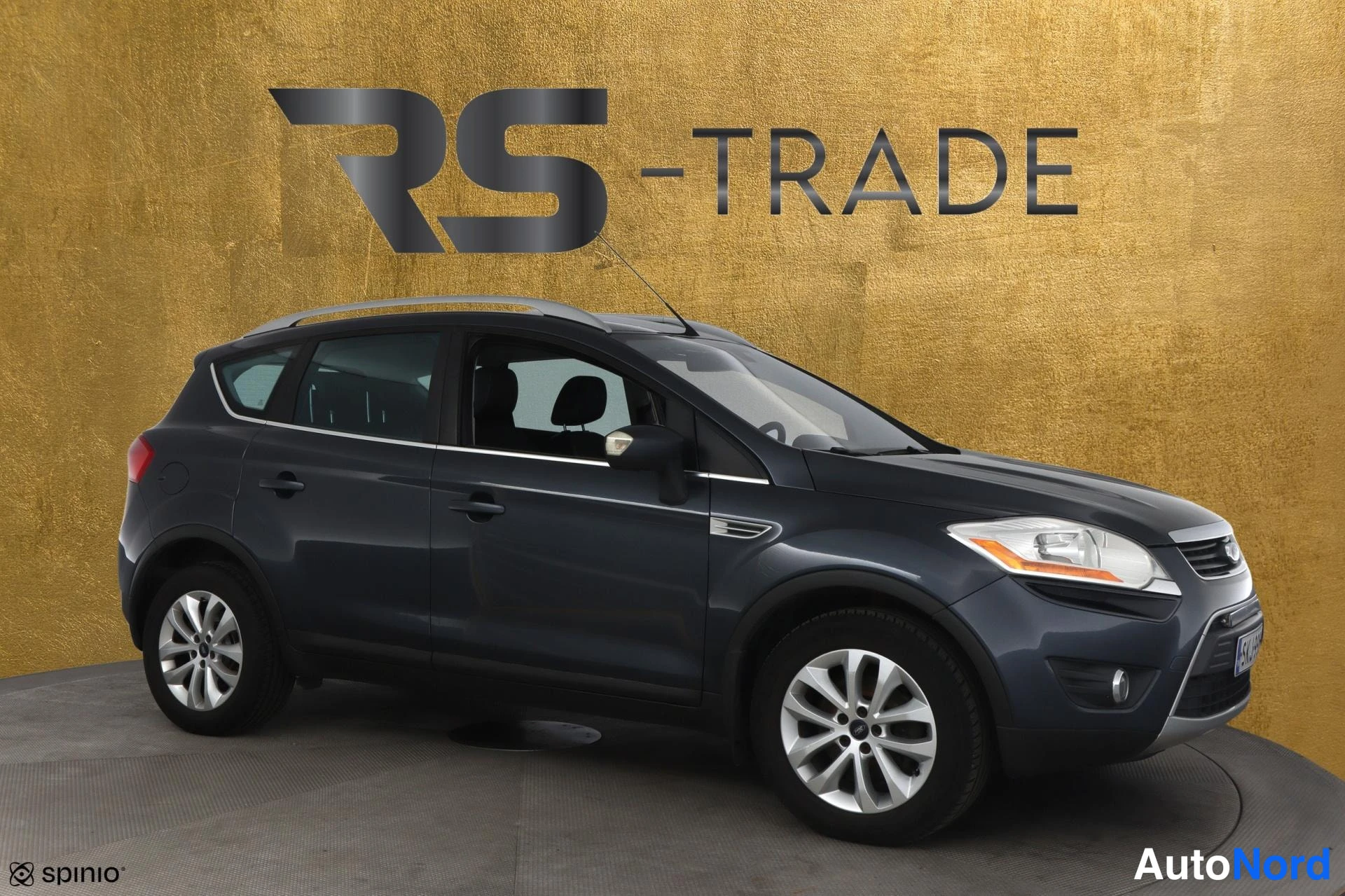 Harmaa Ford Kuga 2011, etuviisto, keula oikealle, kuva 2