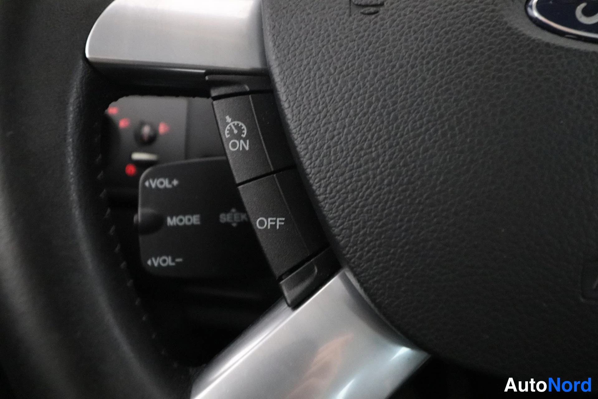 Harmaa Ford Kuga 2011, yksityiskohta, kuva 14