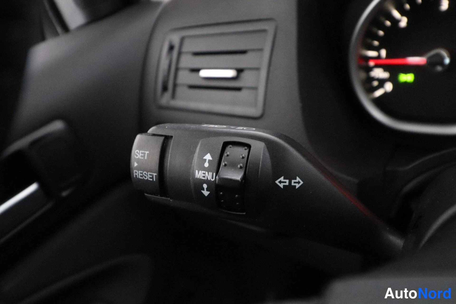 Harmaa Ford Kuga 2011, yksityiskohta, kuva 16
