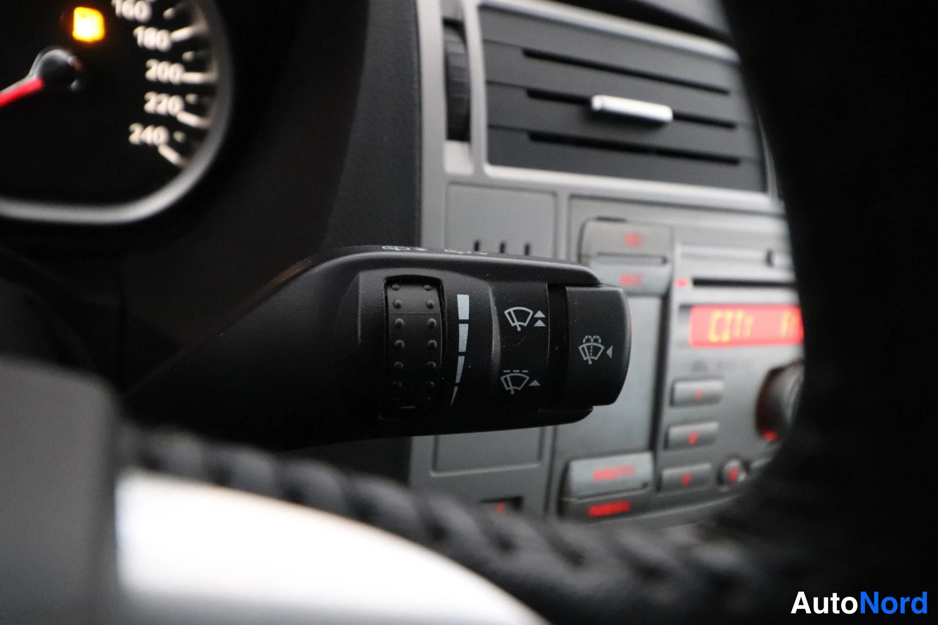Harmaa Ford Kuga 2011, yksityiskohta, kuva 17
