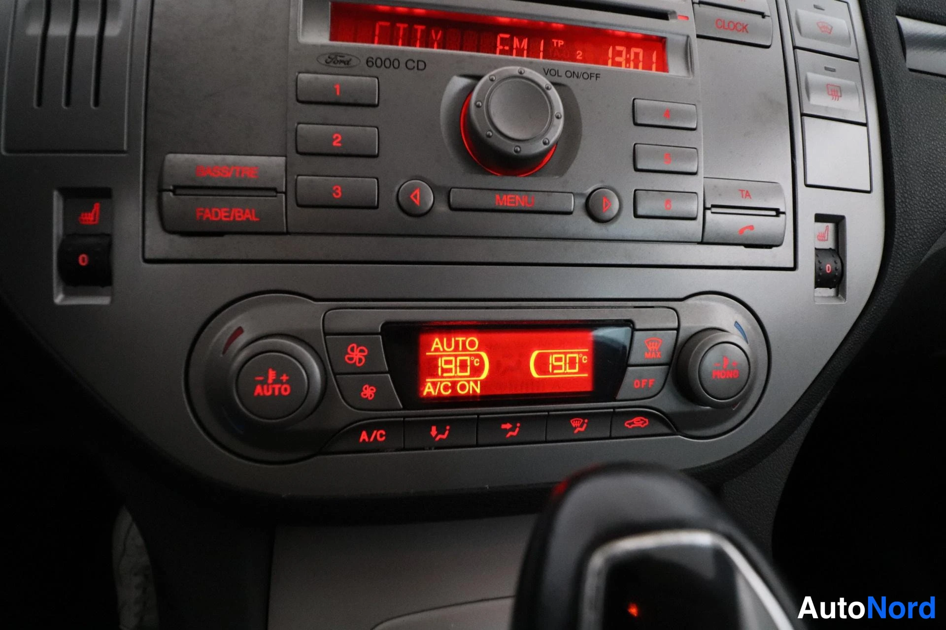 Harmaa Ford Kuga 2011, yksityiskohta, kuva 19