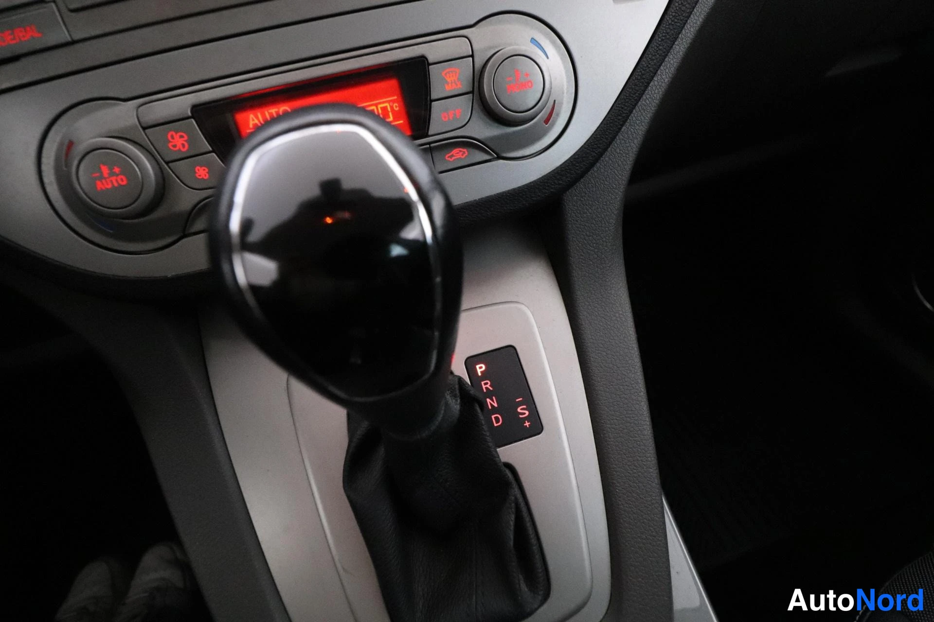 Harmaa Ford Kuga 2011, yksityiskohta, kuva 20