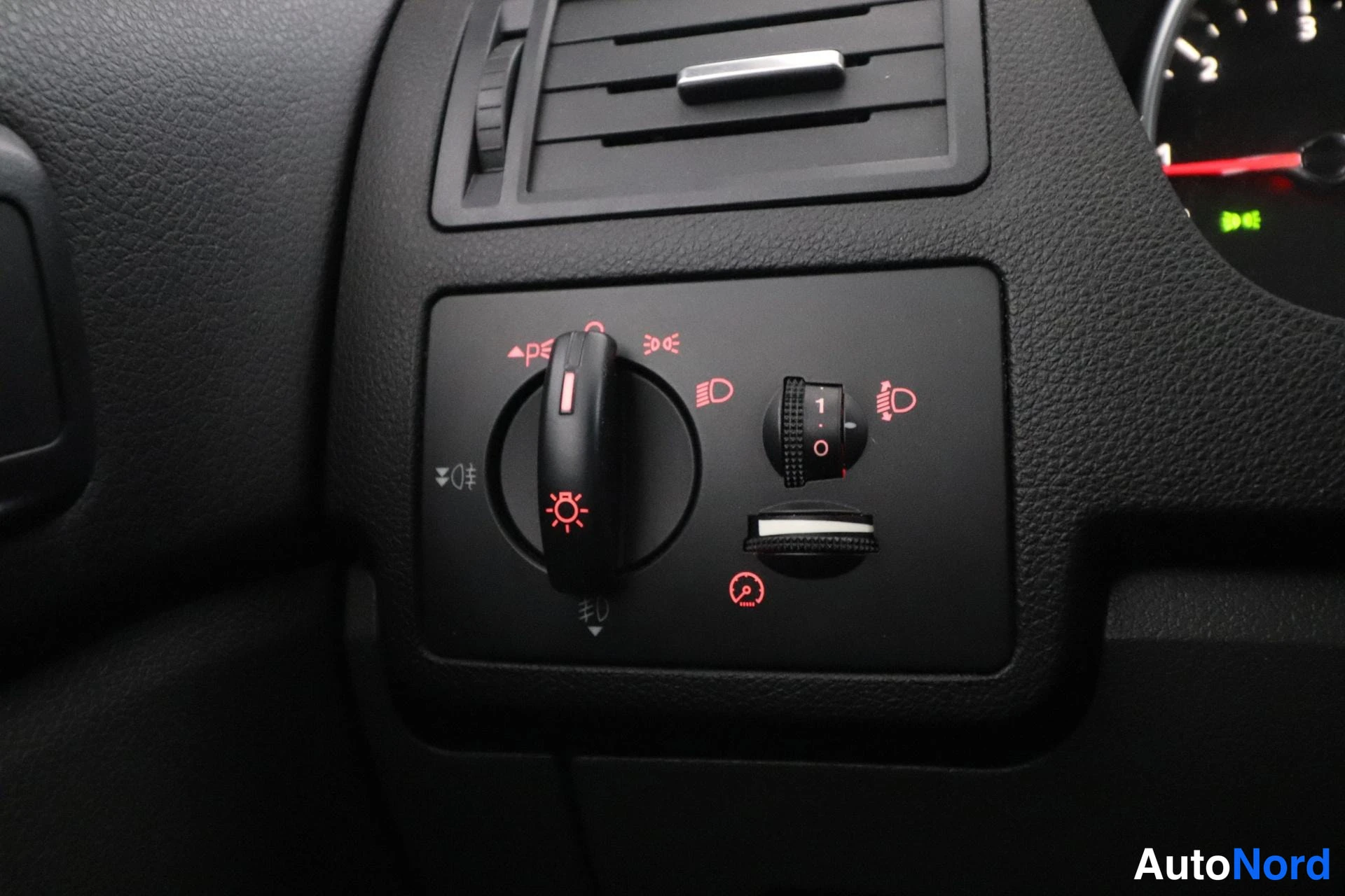 Harmaa Ford Kuga 2011, yksityiskohta, kuva 21