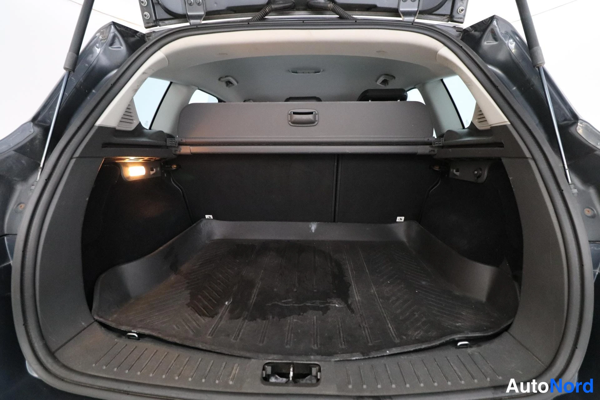 Harmaa Ford Kuga 2011, tavaratila, kuva 11