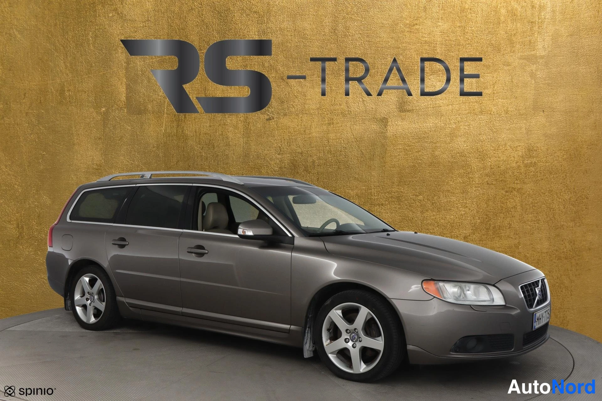 Harmaa Volvo V70 2008, etuviisto, keula oikealle, kuva 2