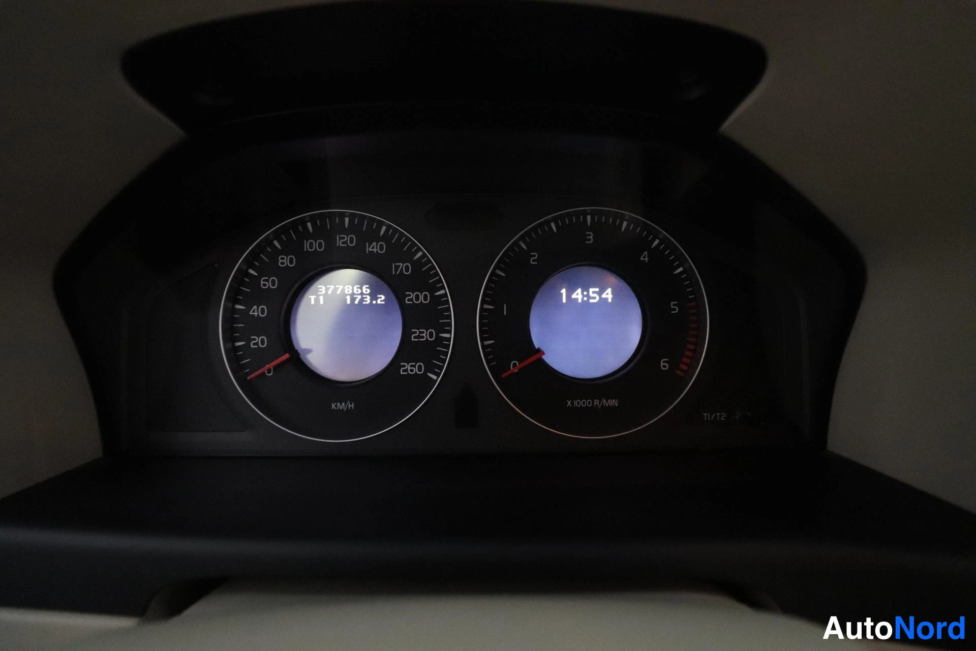 Harmaa Volvo V70 2008, yksityiskohta, kuva 15