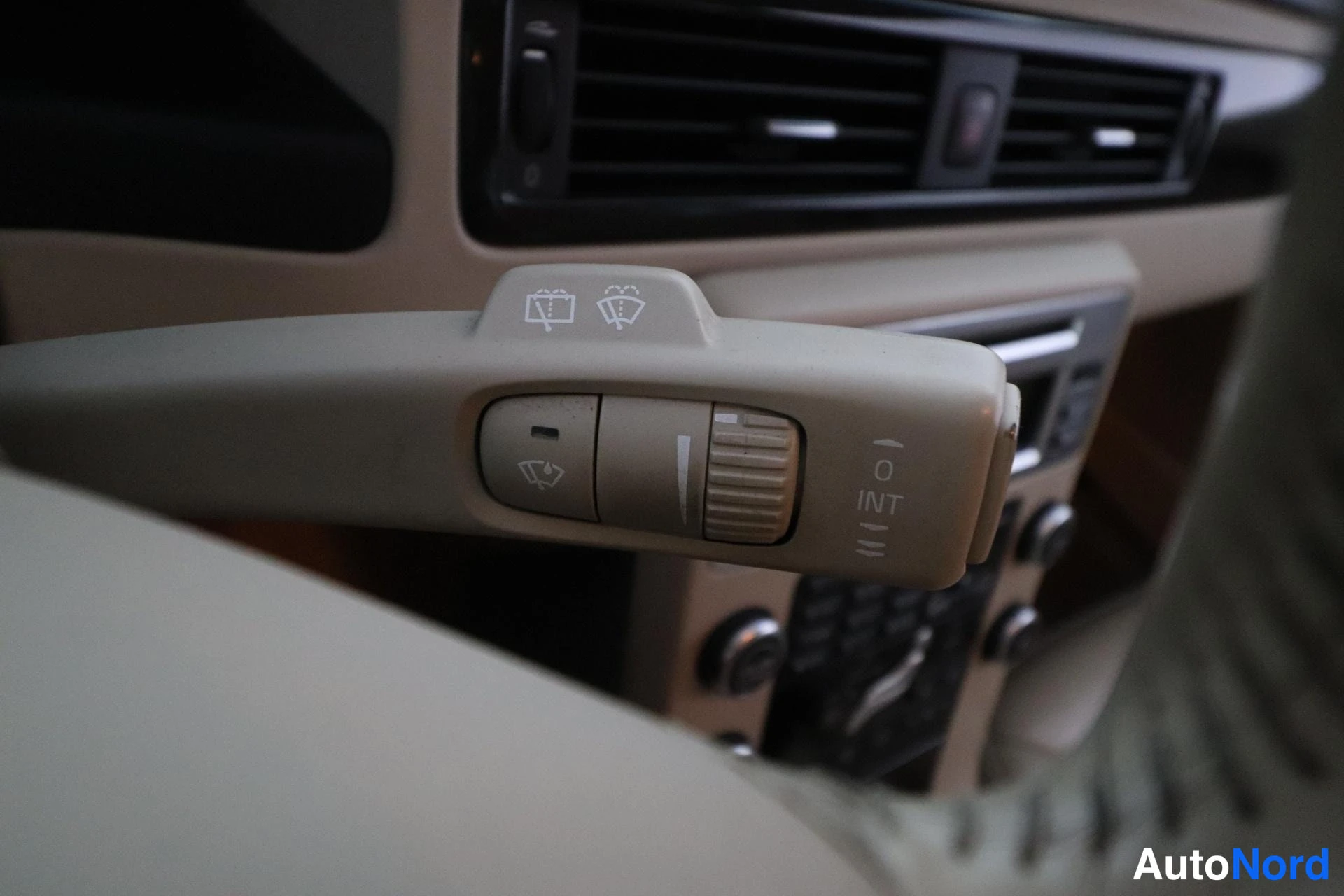 Harmaa Volvo V70 2008, yksityiskohta, kuva 22
