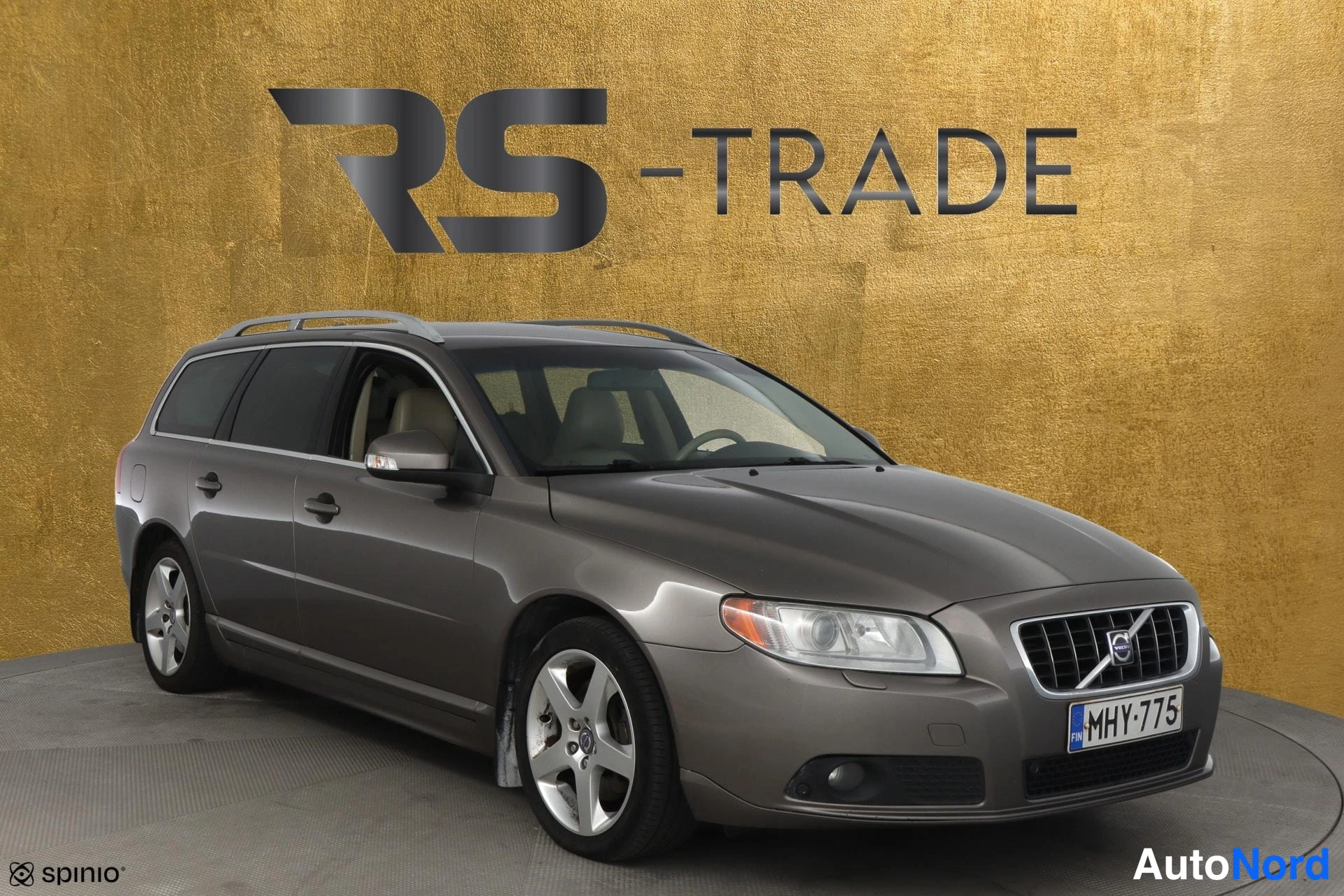 Harmaa Volvo V70 2008, etuviisto, keula oikealle, kuva 3