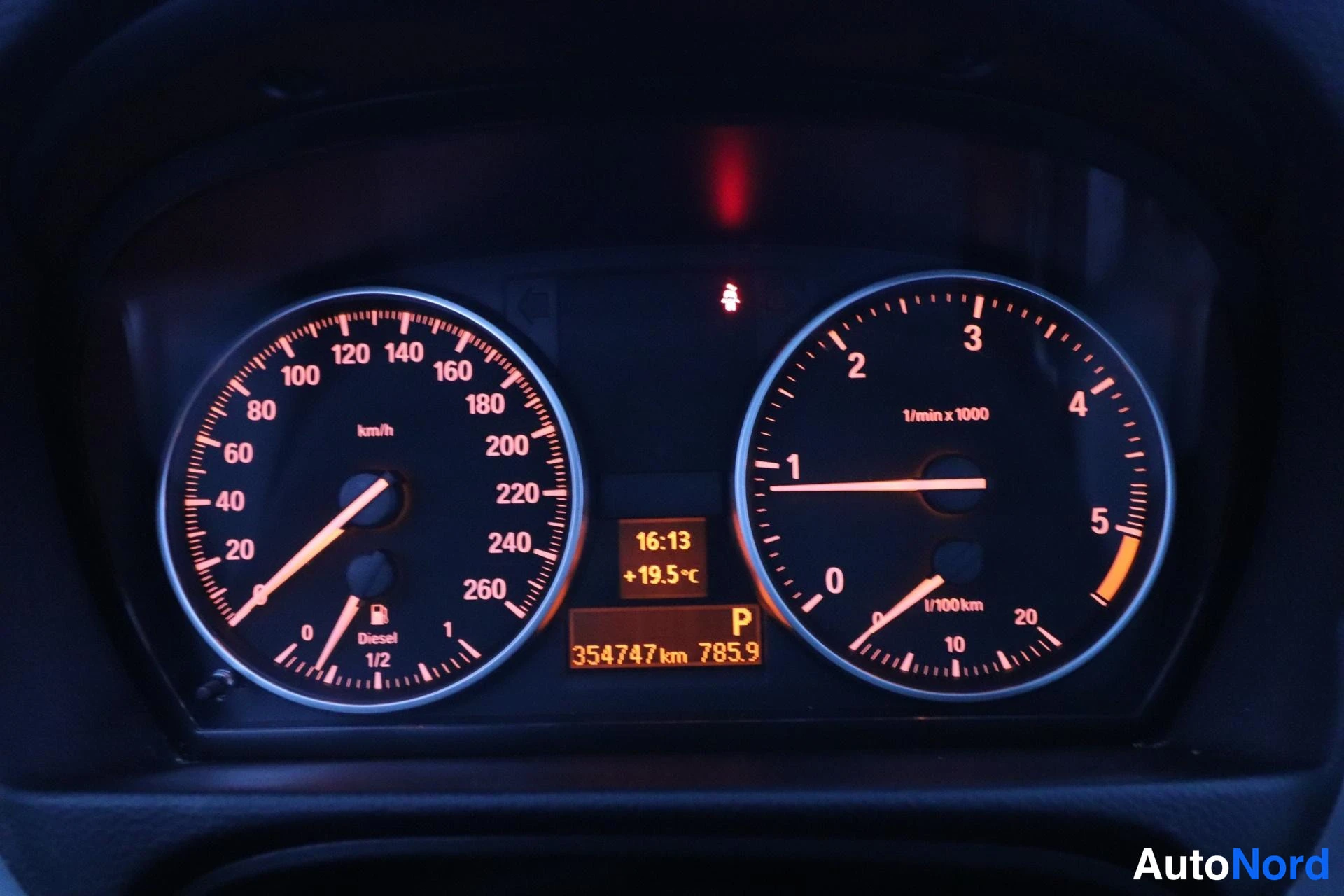 Harmaa BMW 320d xDrive 2009, yksityiskohta, kuva 32