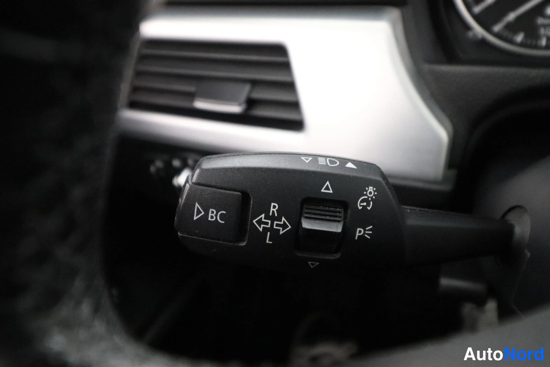 Harmaa BMW 320d xDrive 2009, yksityiskohta, kuva 20
