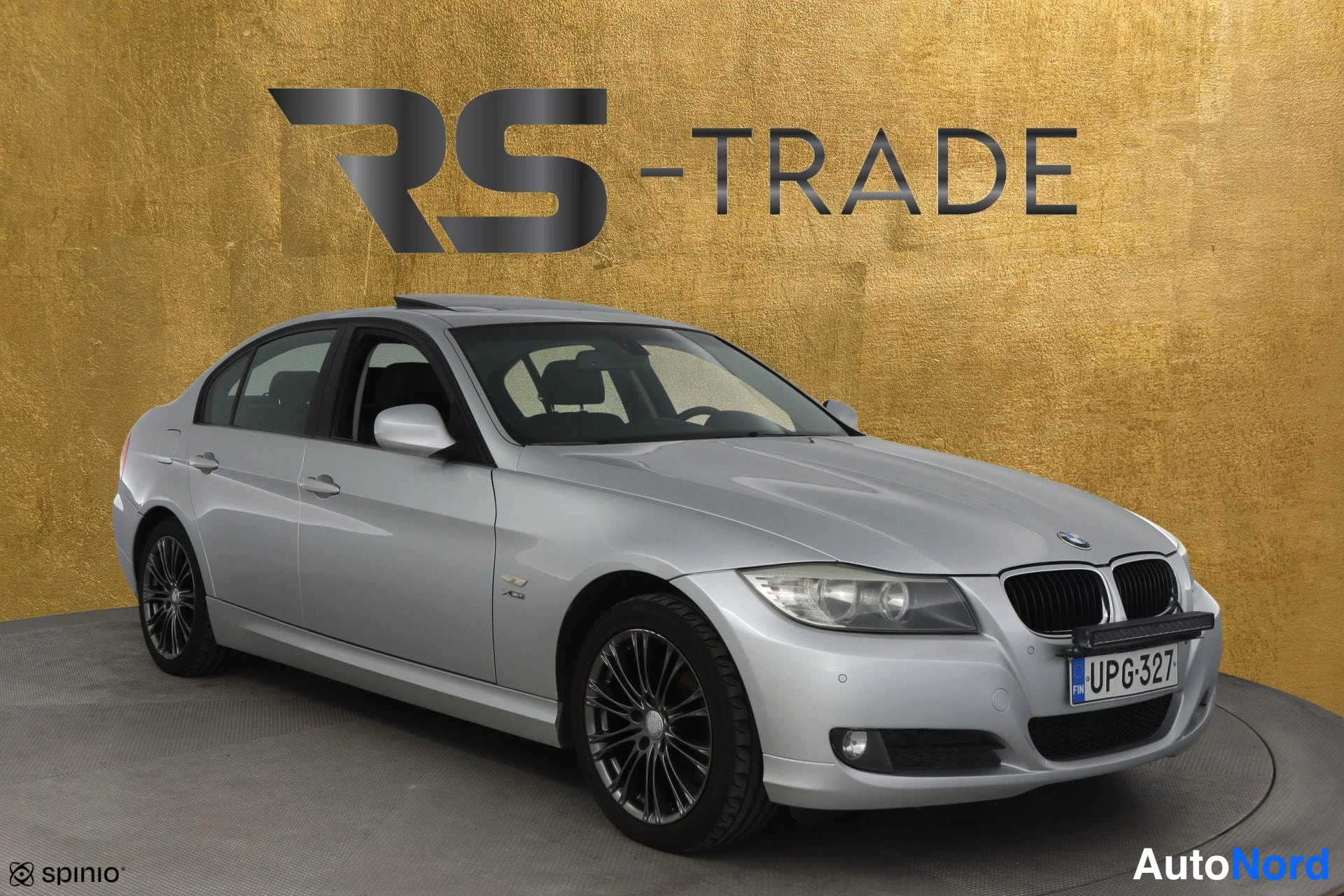 Harmaa BMW 320d xDrive 2009, etuviisto, keula oikealle, kuva 3