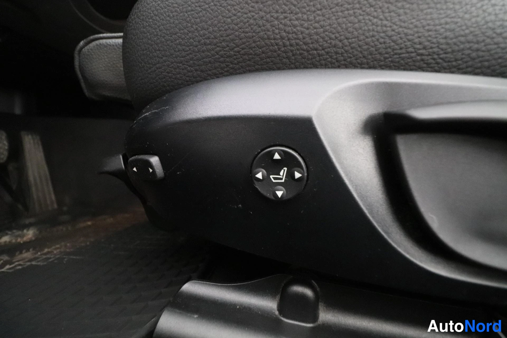 Harmaa BMW 320d xDrive 2009, yksityiskohta, kuva 15