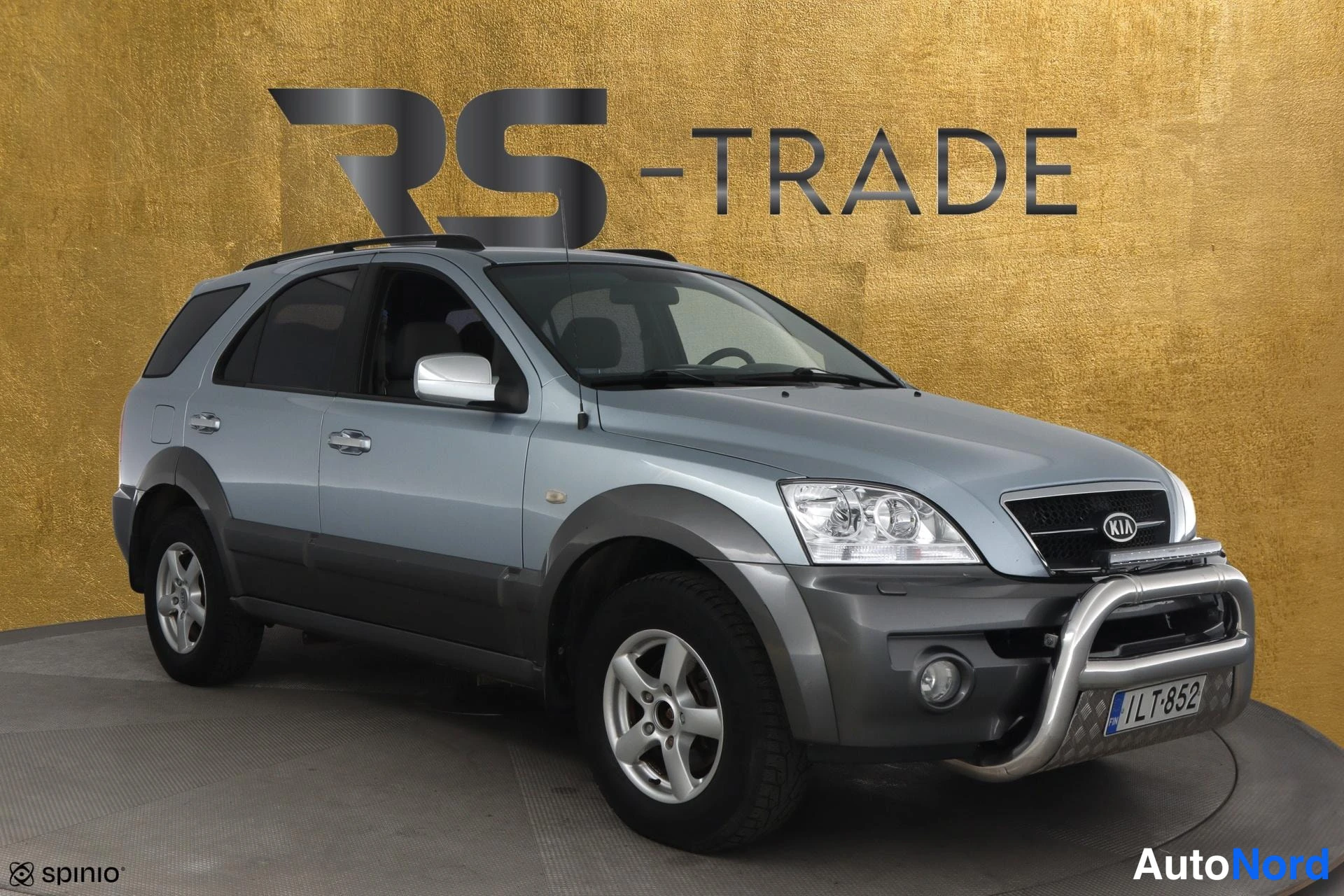 Sininen Kia Sorento 2004, etuviisto, keula oikealle, kuva 2