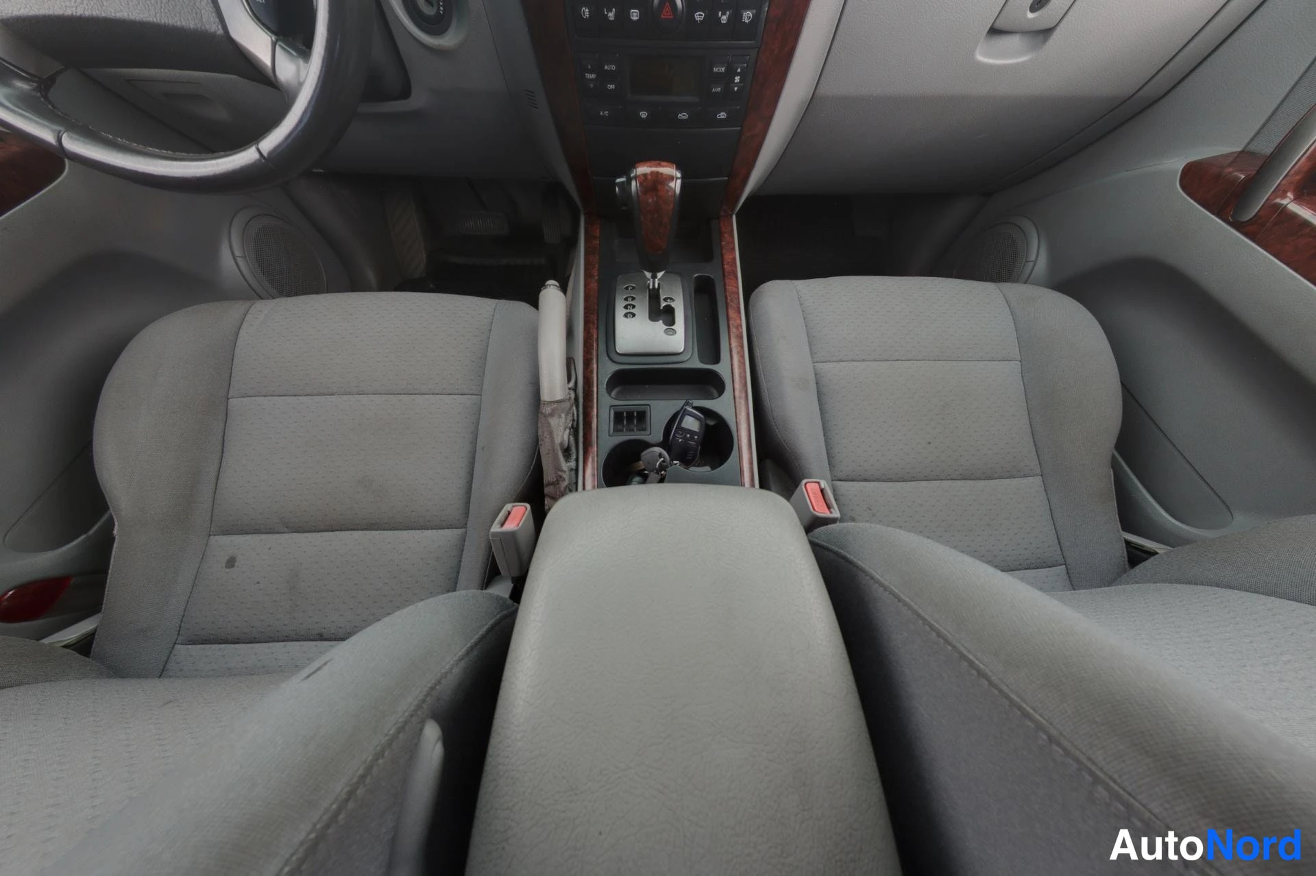 Sininen Kia Sorento 2004, ohjaamo, kuva 7