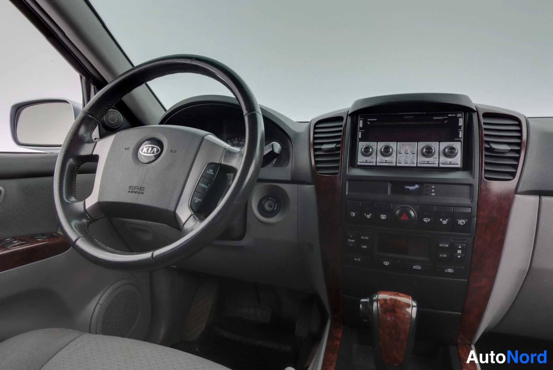 Sininen Kia Sorento 2004, ohjaamo, kuva 9