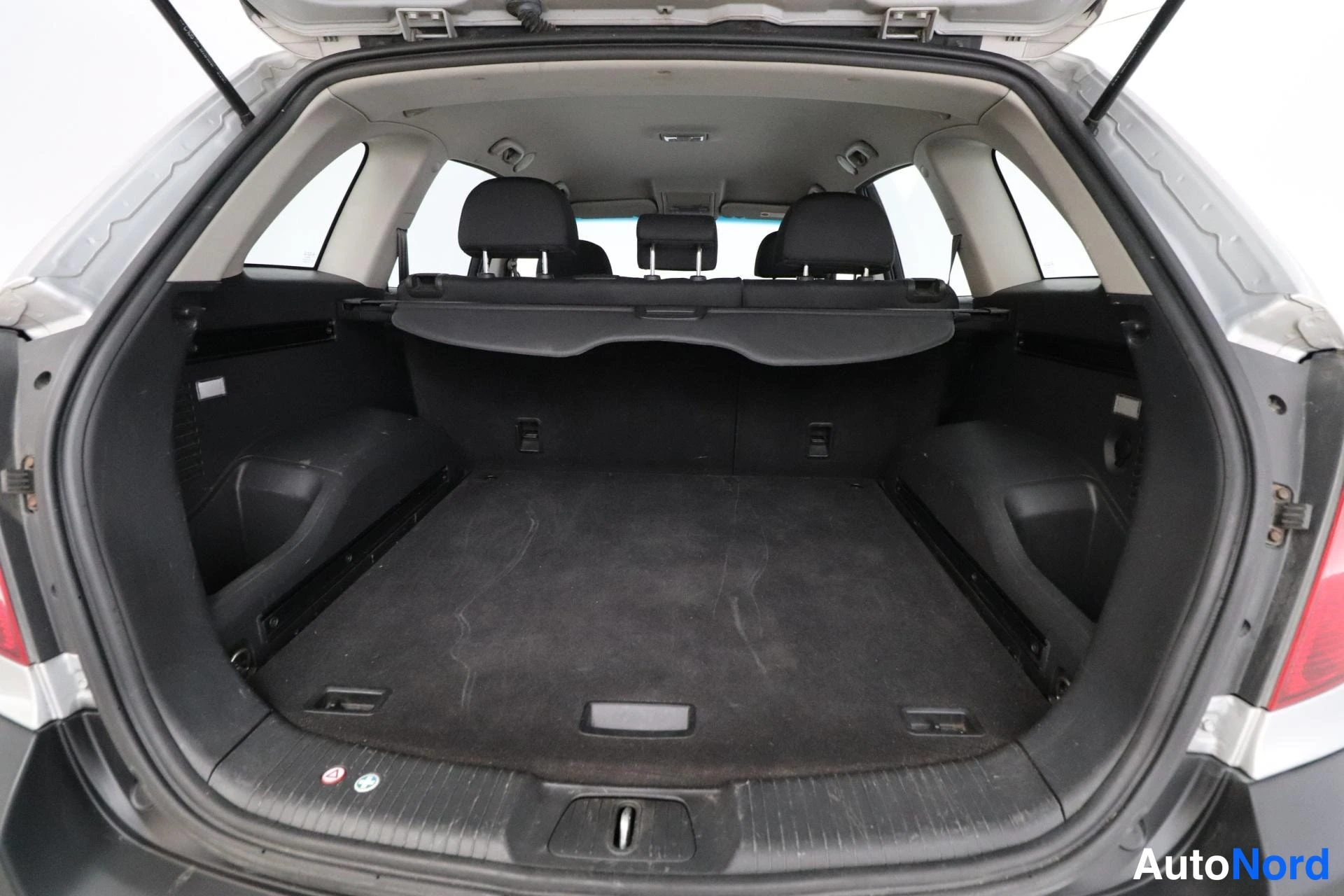 Hopea Opel Antara 2007, tavaratila, kuva 12