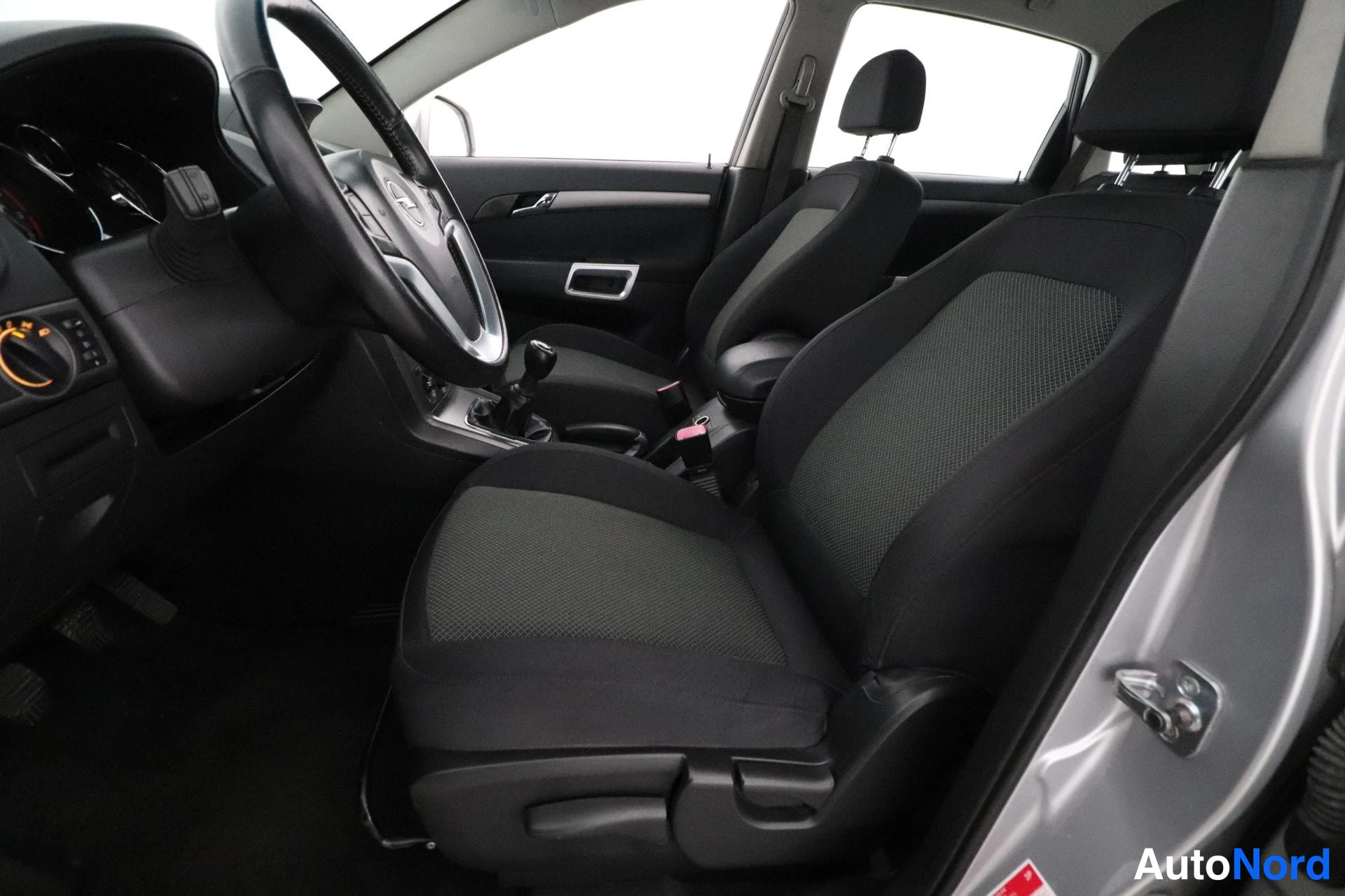 Hopea Opel Antara 2007, ohjaamo, kuva 7